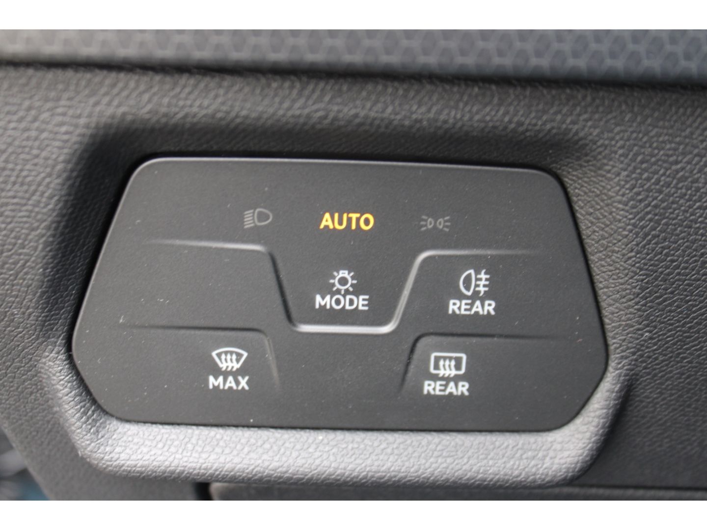 SEAT Leon 1.5 eTSI 110 kW Sportstourer Style DSG ACC - Image 14
