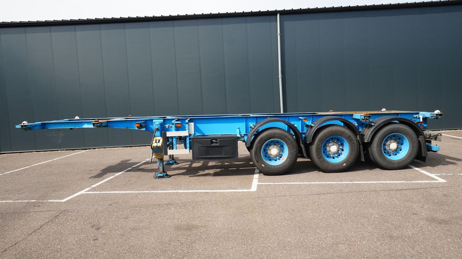 Groenewegen 3 Axle container chassis 20/30ft