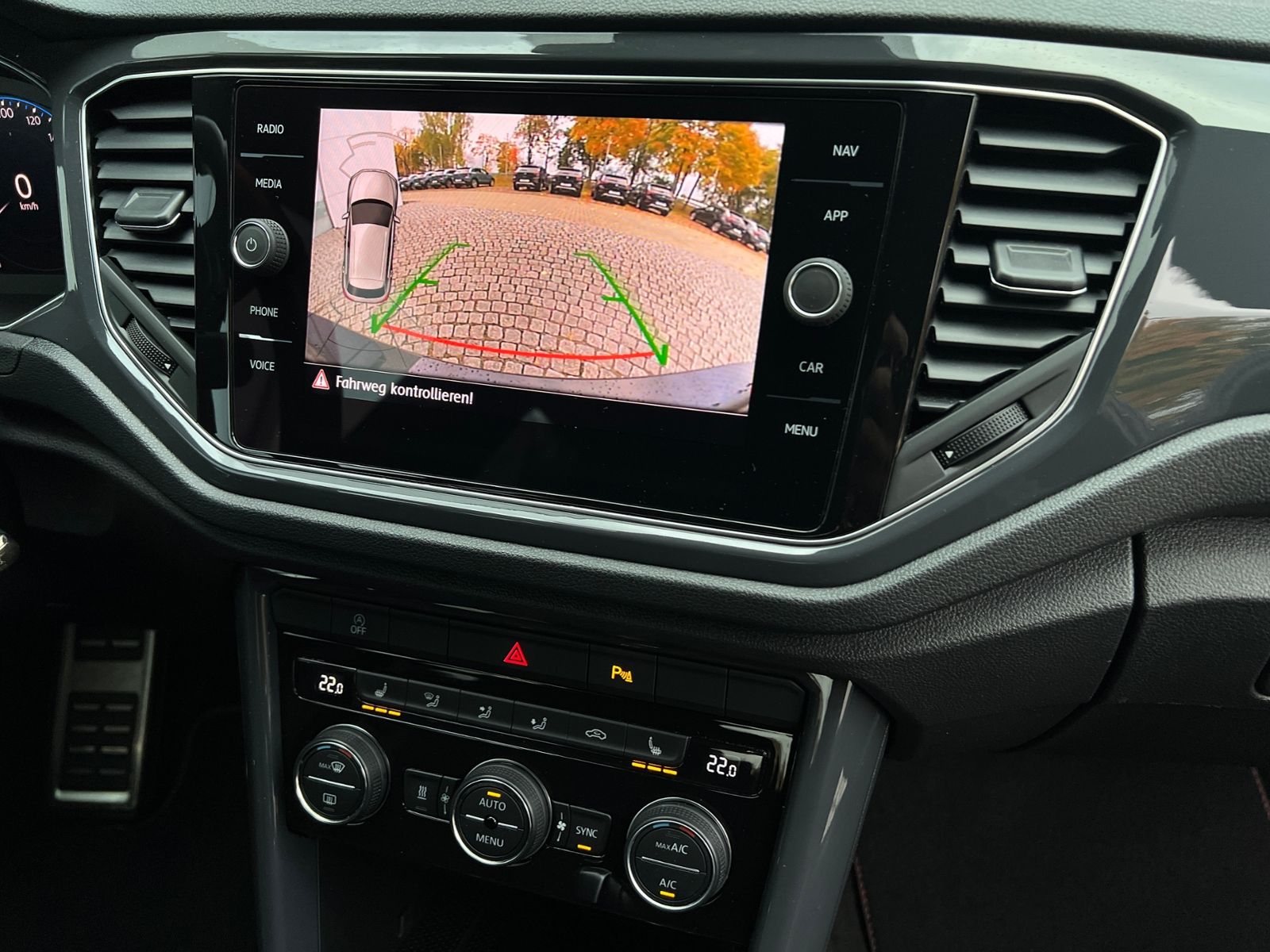 Fahrzeugabbildung Volkswagen T-Roc Sport 2.0 TSI DSG 4MOTION *Standhzg.,Activ