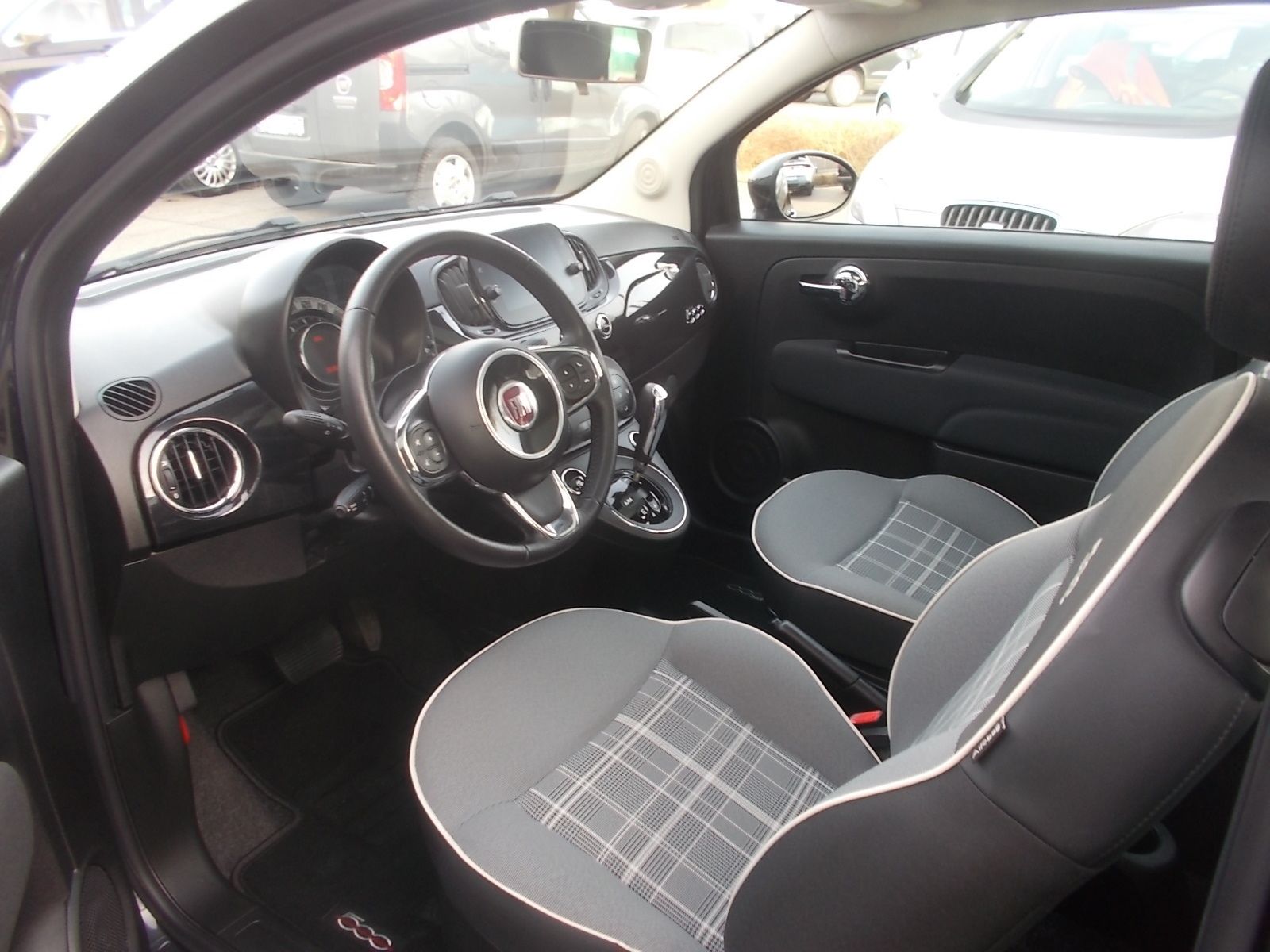 Fahrzeugabbildung Fiat 500 Lounge 1.2 8V