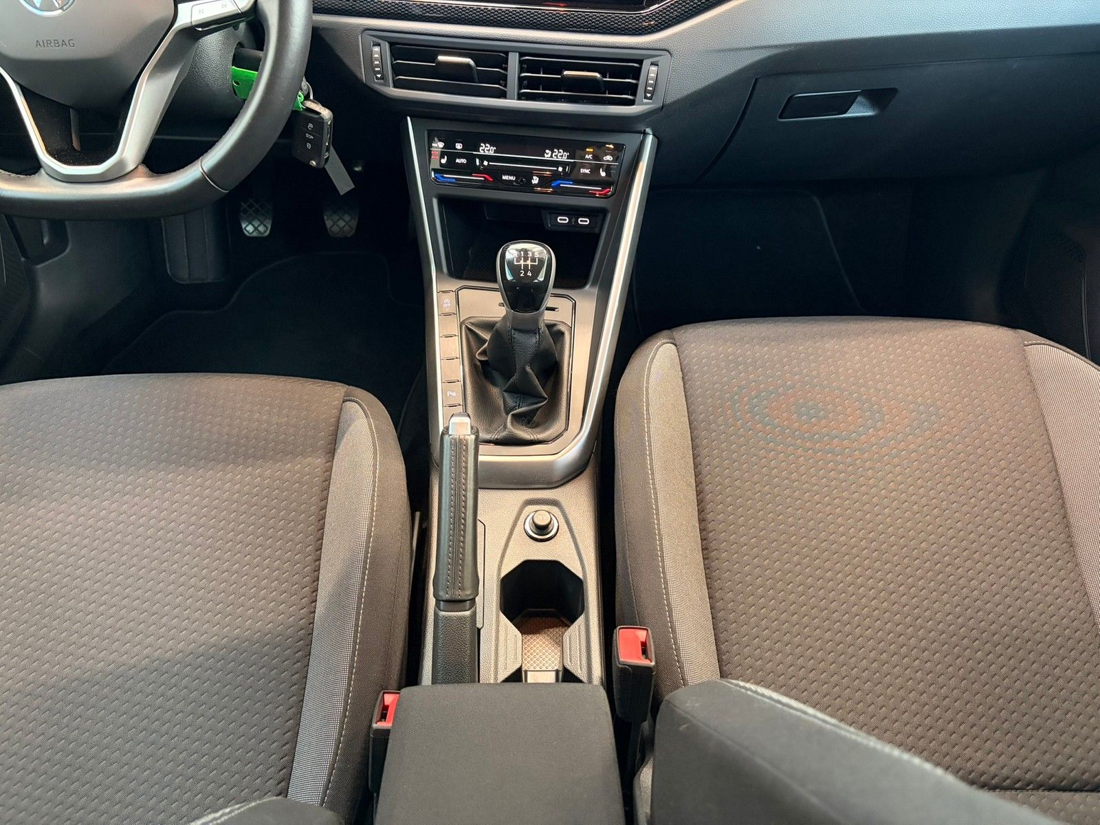 Fahrzeugabbildung Volkswagen Polo Life 1.0 TSI +Navi + IQ.Drive + Climatronic