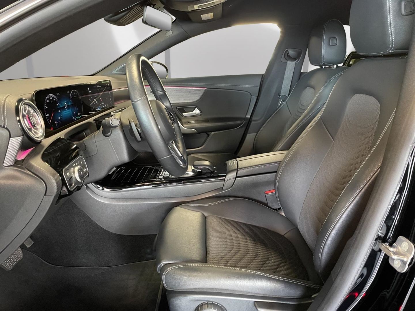 Mercedes-Benz CLA 250 e Coupe Prog LED NAV KAM SHZ APP MBUX Di foto 5