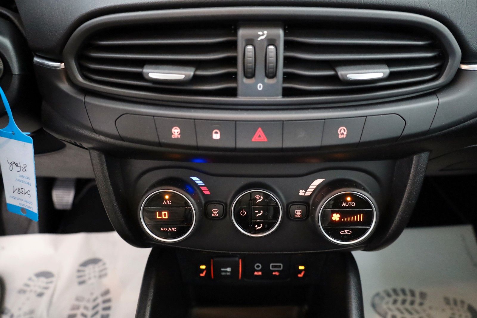 Fahrzeugabbildung Fiat Tipo Lounge Navi,Kamera,SH,PDC,SR+WR