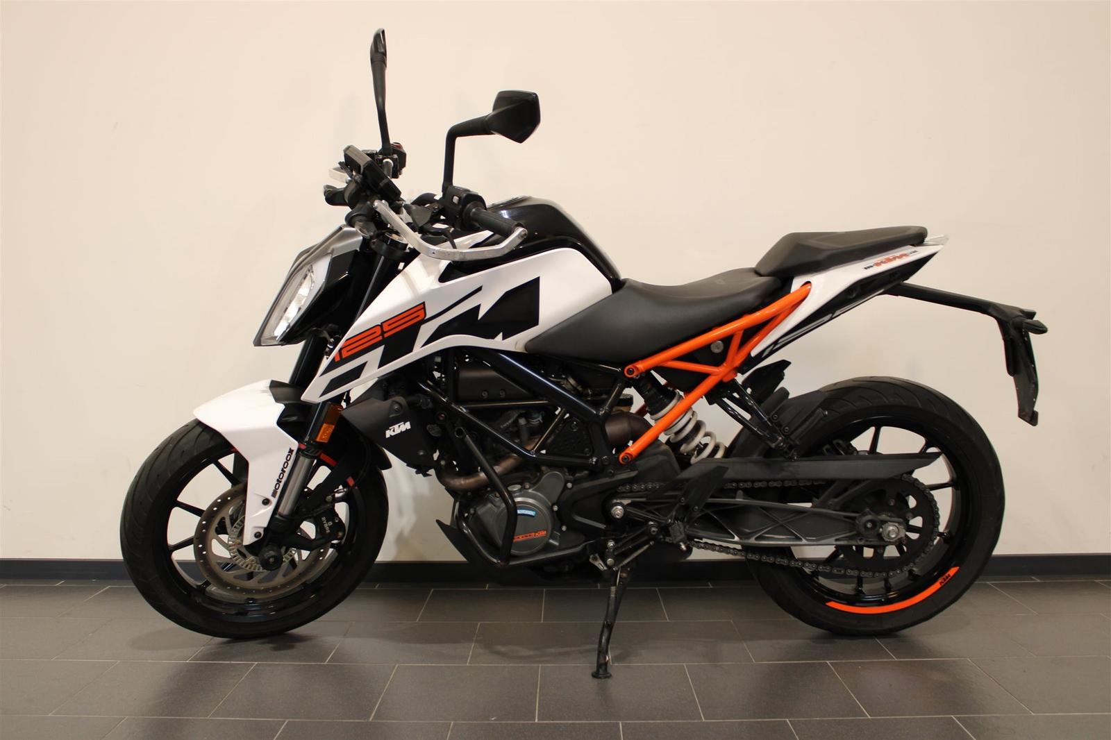 KTM 125 Duke Modell 2018 / Tiefergelegt