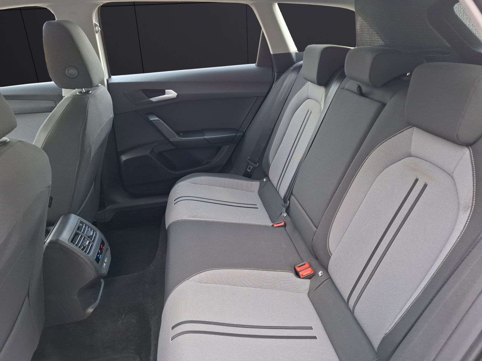 Fahrzeugabbildung SEAT Leon ST TDI Style DSG LED Navi AID ACC RFK SH