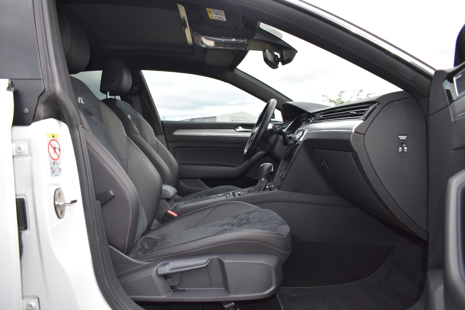 Fahrzeugabbildung Volkswagen Arteon R-Line 4Motion PANO/AHK/STH/MASAGE/DYNAUD