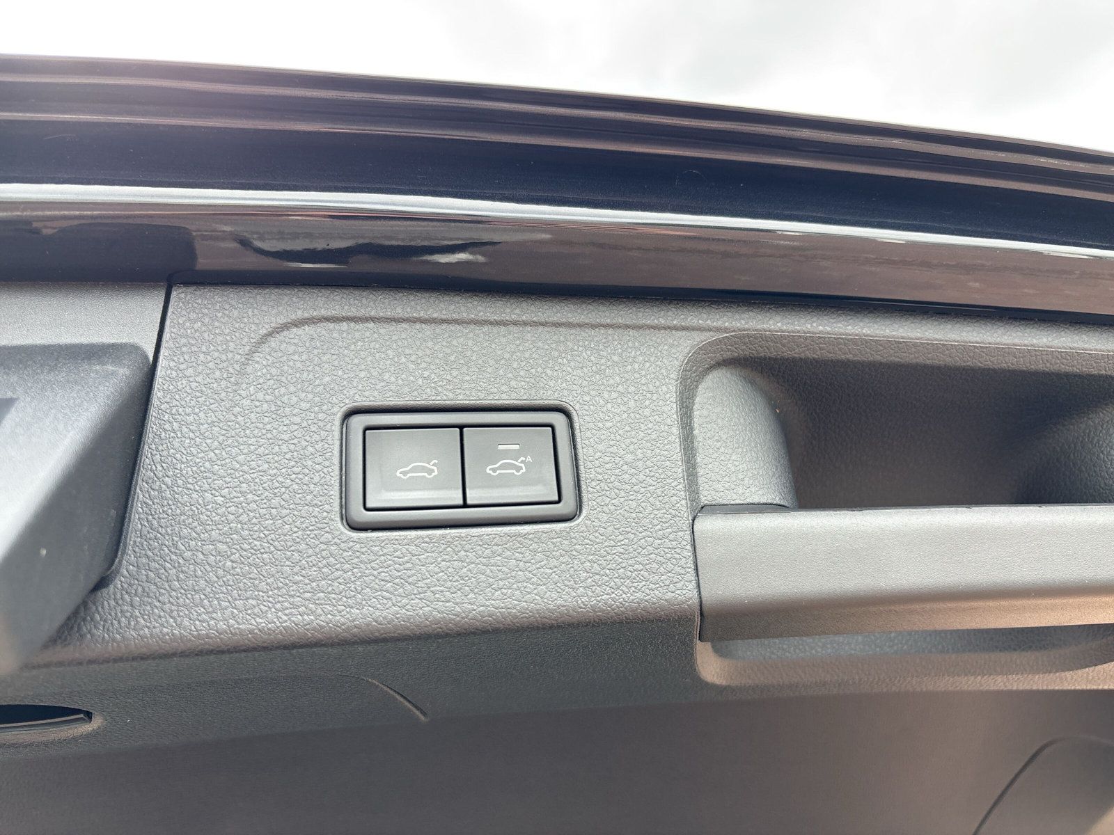 Fahrzeugabbildung Volkswagen Passat Variant Business 2.0 TSI DSG AHK App-Conn