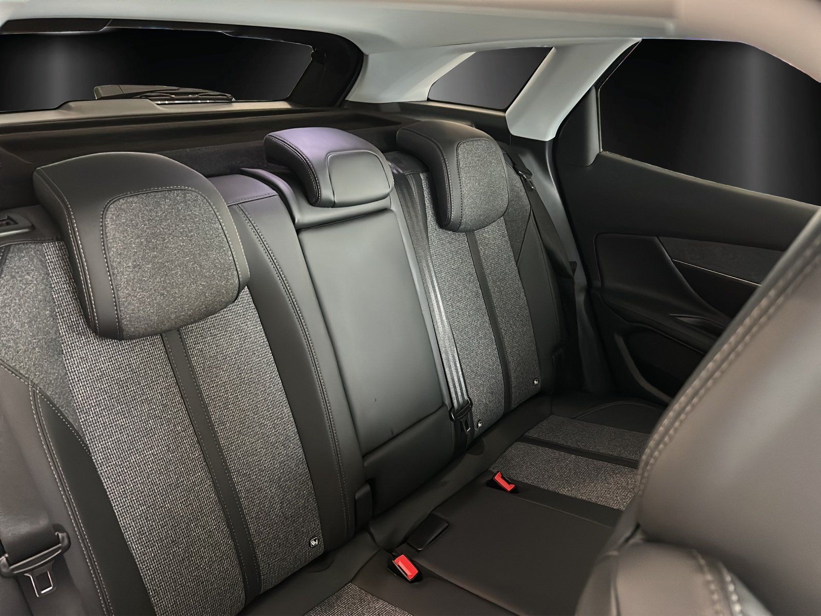 Fahrzeugabbildung Peugeot 3008 1.2 PureTech 130 Allure/NAVI/Kamera/PDC