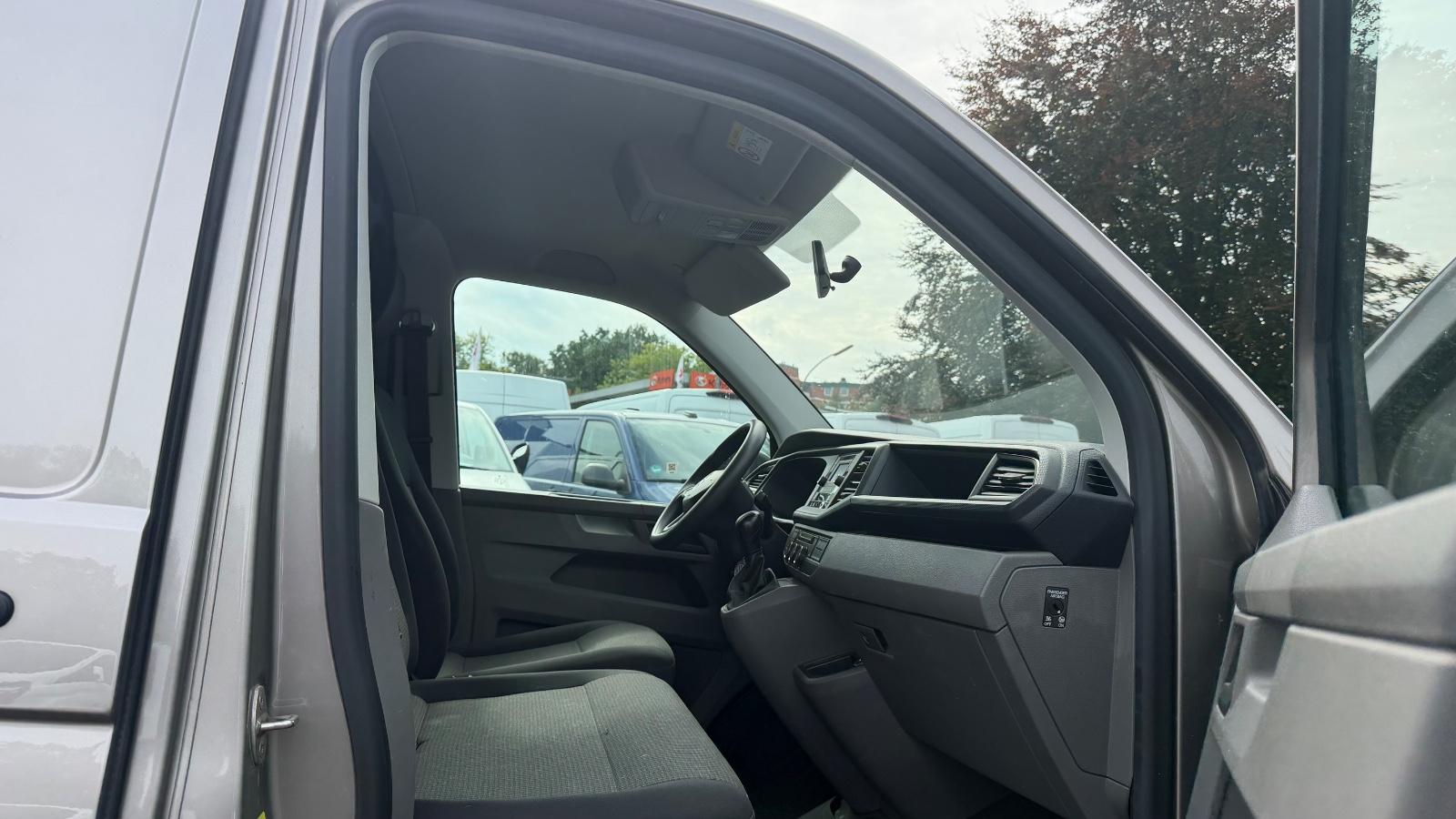 Volkswagen T6.1 4MOTION DSG TRANSPORTER KURZ/AHK/TEMPOMAT
