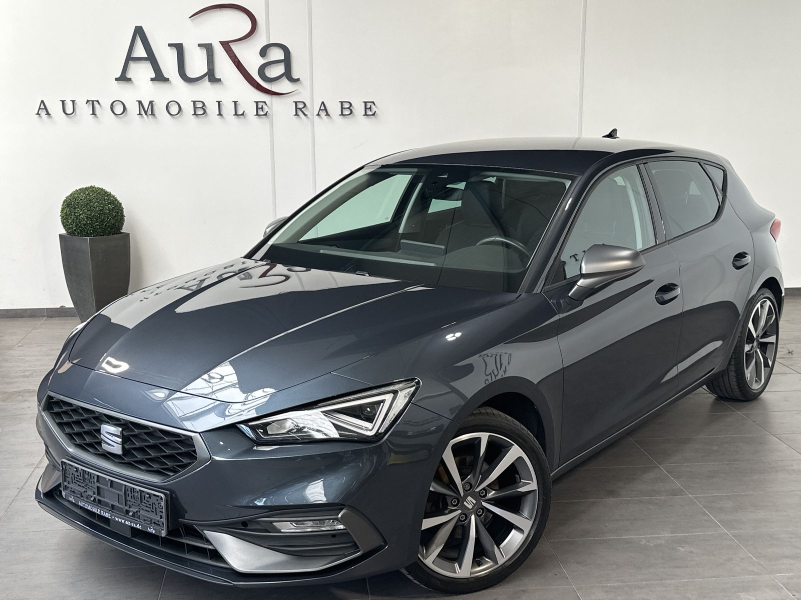 Fahrzeugabbildung SEAT Leon 1.5 eTSI DSG FR NAV+LED+KAMERA+18ZO+LHZ+VC