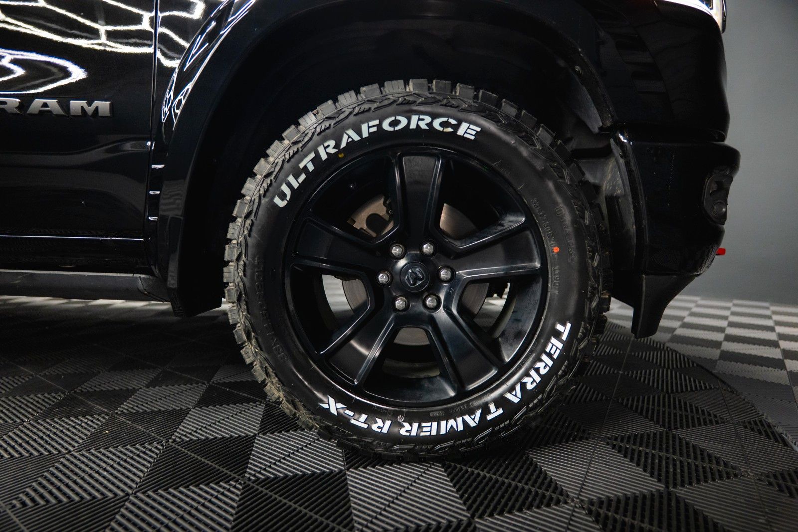 Fahrzeugabbildung Dodge RAM 5.7 V8 HEMI 4x4 LARAMIE RamBox Airmatic 19%