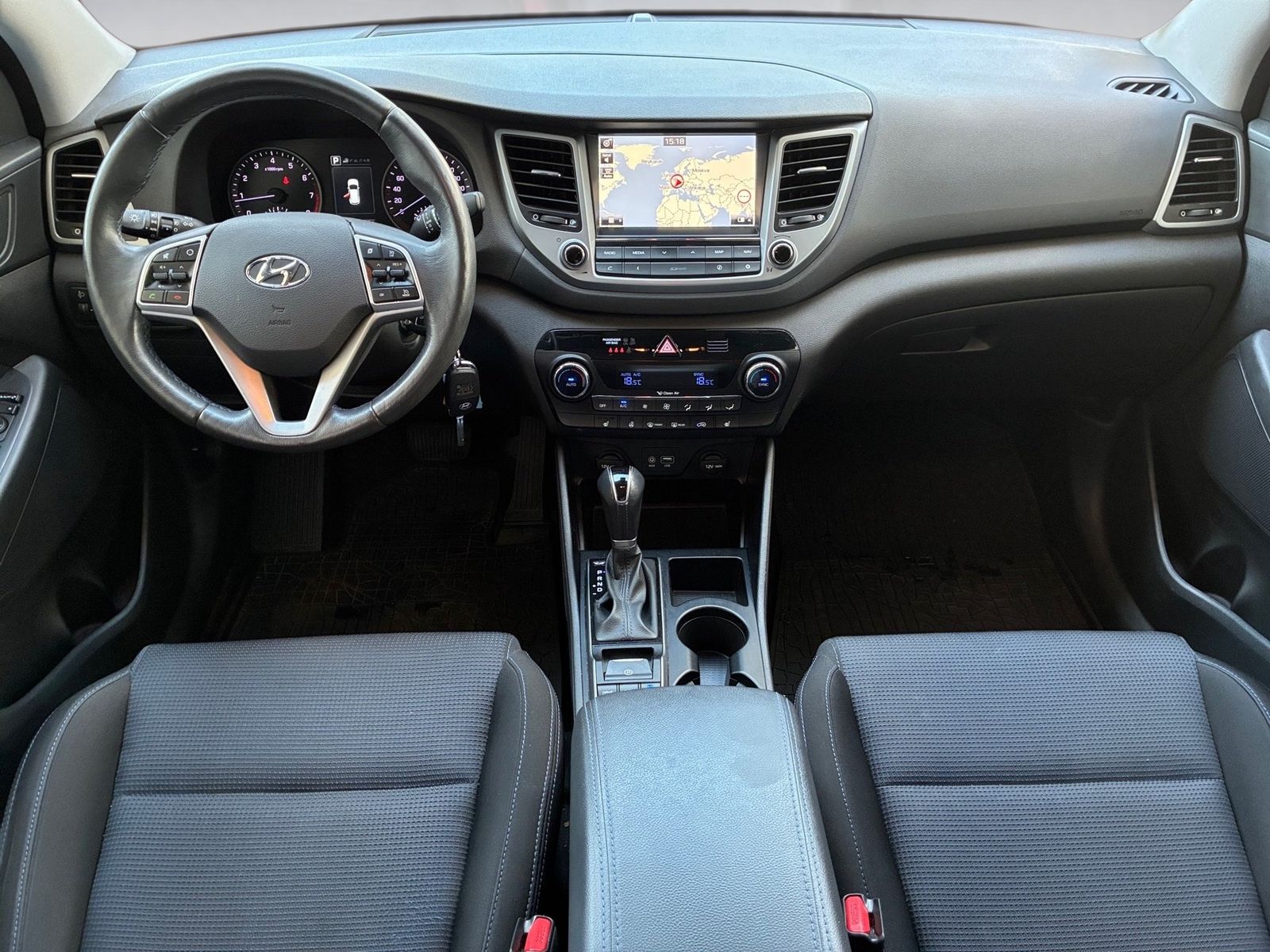 Fahrzeugabbildung Hyundai Tucson 1.6 Style KlimaA,LED,Navi,SHZ,2xKlima,PDC