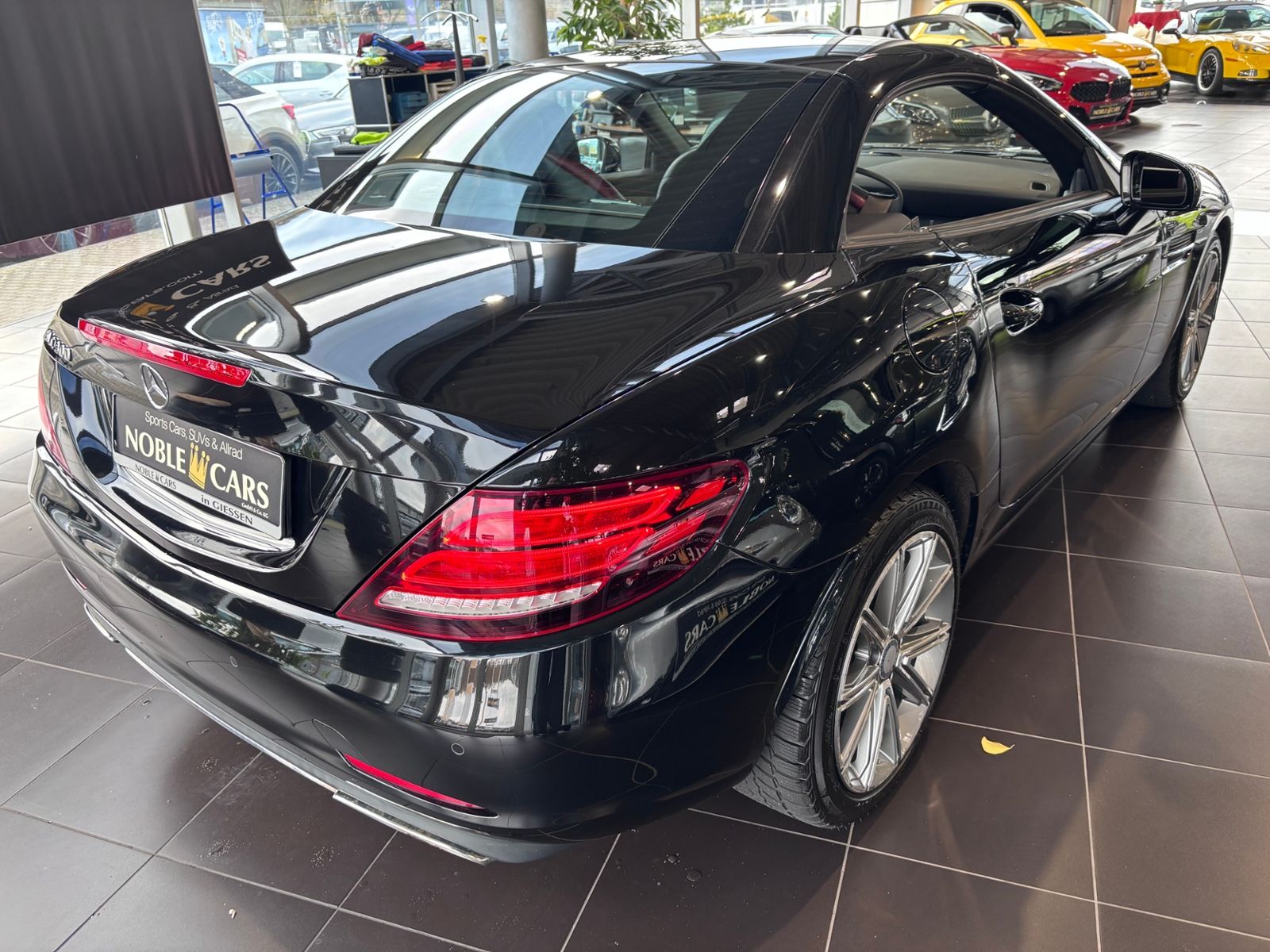 Fahrzeugabbildung Mercedes-Benz SLC 300 9G-Tronic LED NAVI ALU