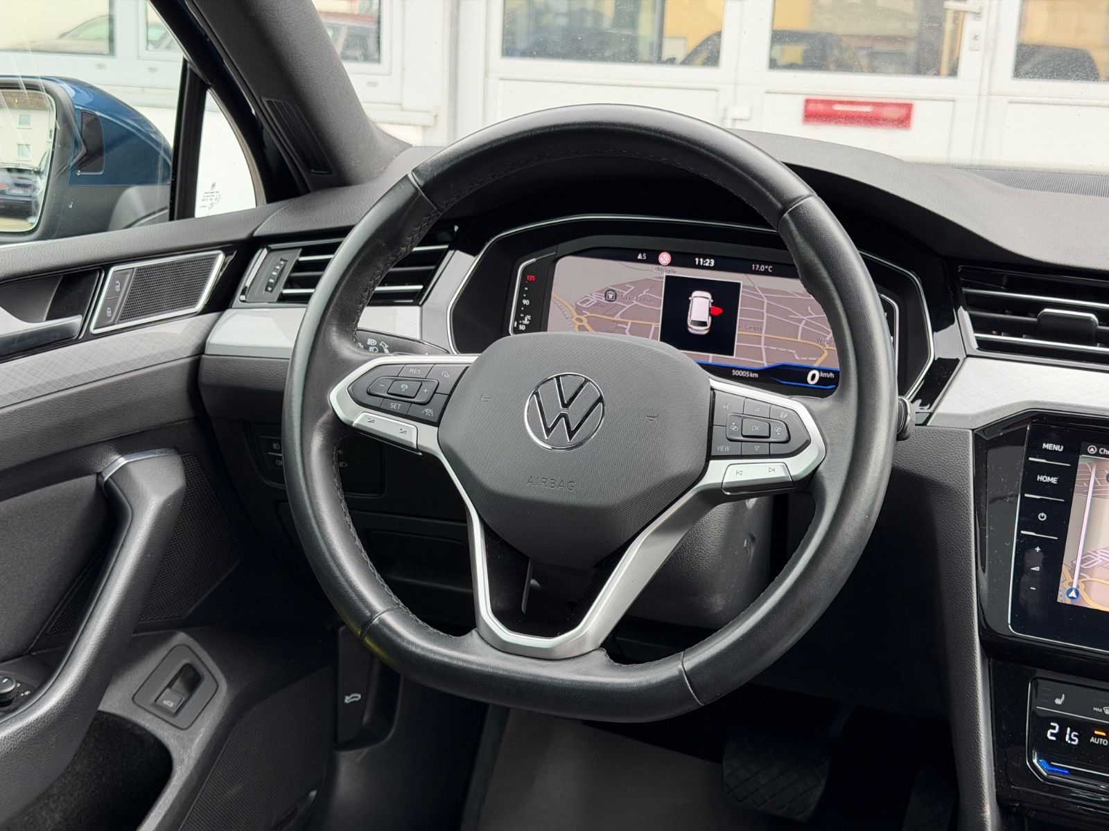 Fahrzeugabbildung Volkswagen Passat Business/AHK/Pano/LED/R-Cam/CarPlay/NAVI