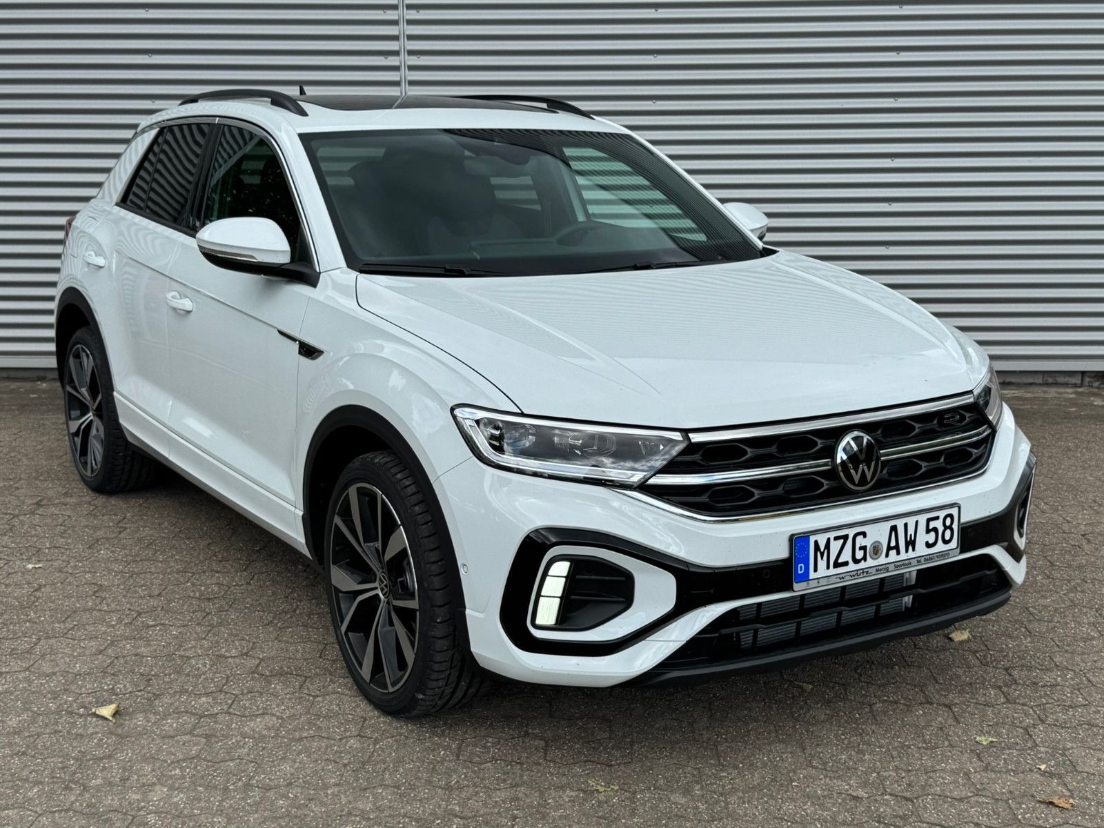 Fahrzeugabbildung Volkswagen T-Roc R-Line 1.5 TSI DSG AHK ACC