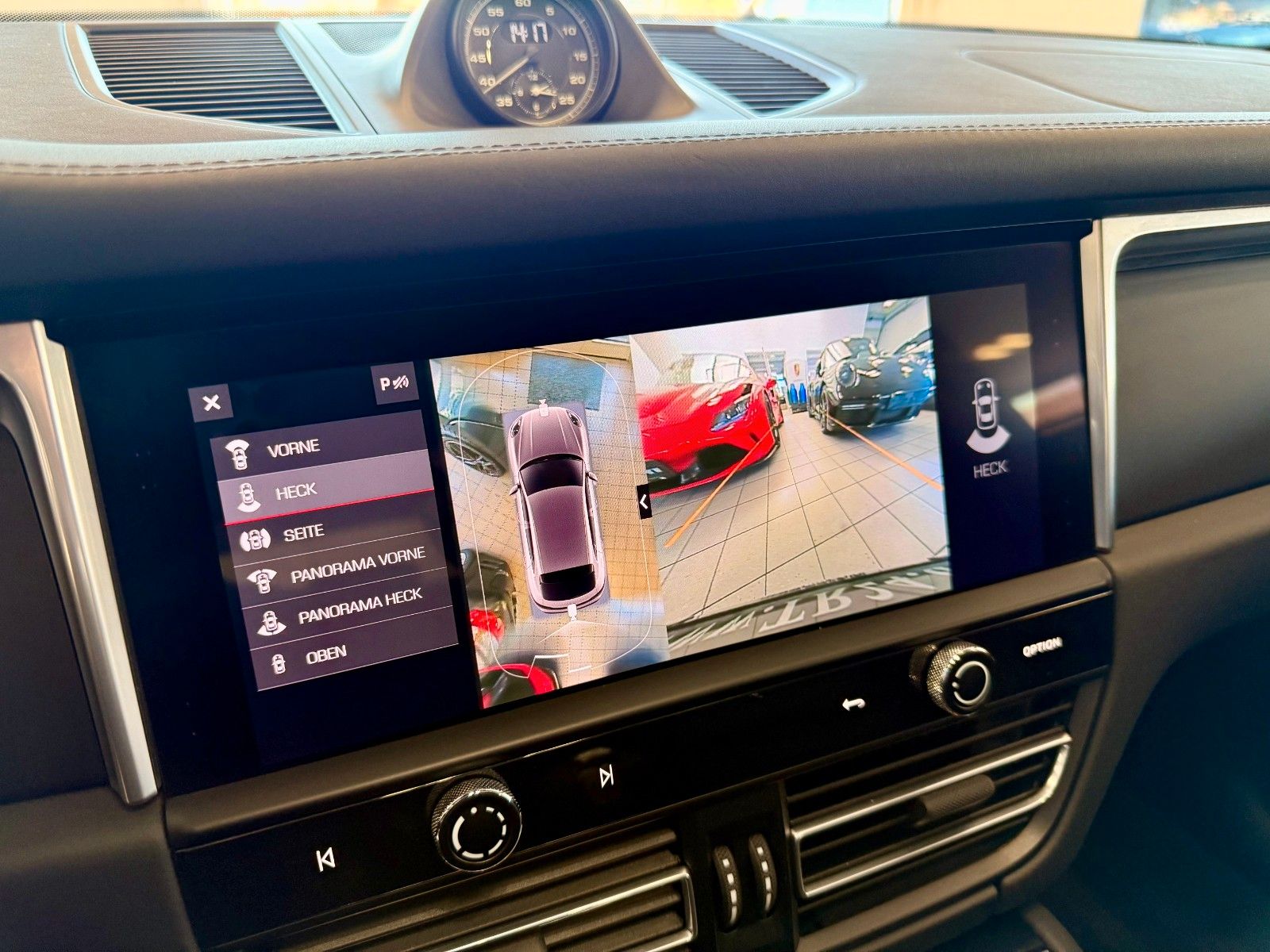 Fahrzeugabbildung Porsche Macan T Burmester/ACC/Panorama/Keyless/APPROVED