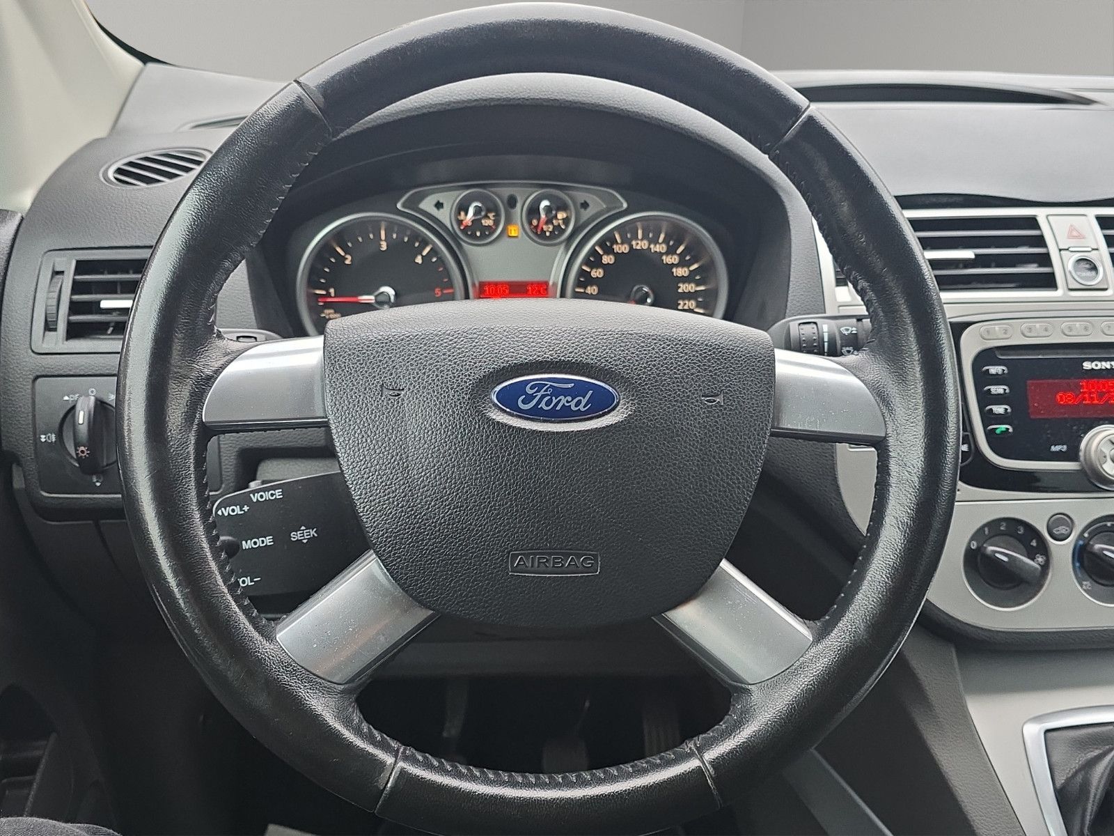 Fahrzeugabbildung Ford Kuga Champions Edition Aus 1.Hand + Voll Service