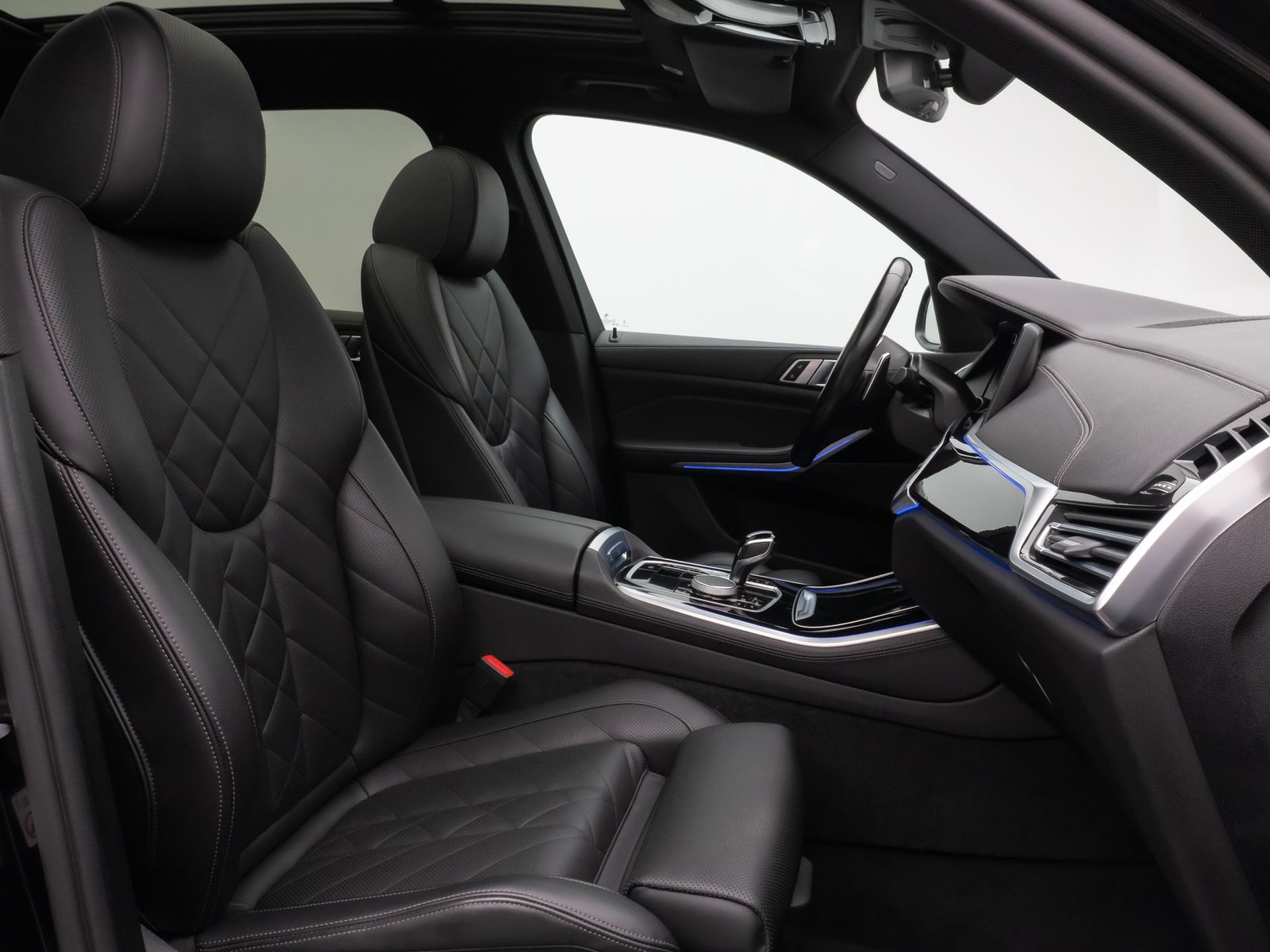 Fahrzeugabbildung BMW X5 xD40d M Sport Panorama 360° HUD DAB HiFi AHK