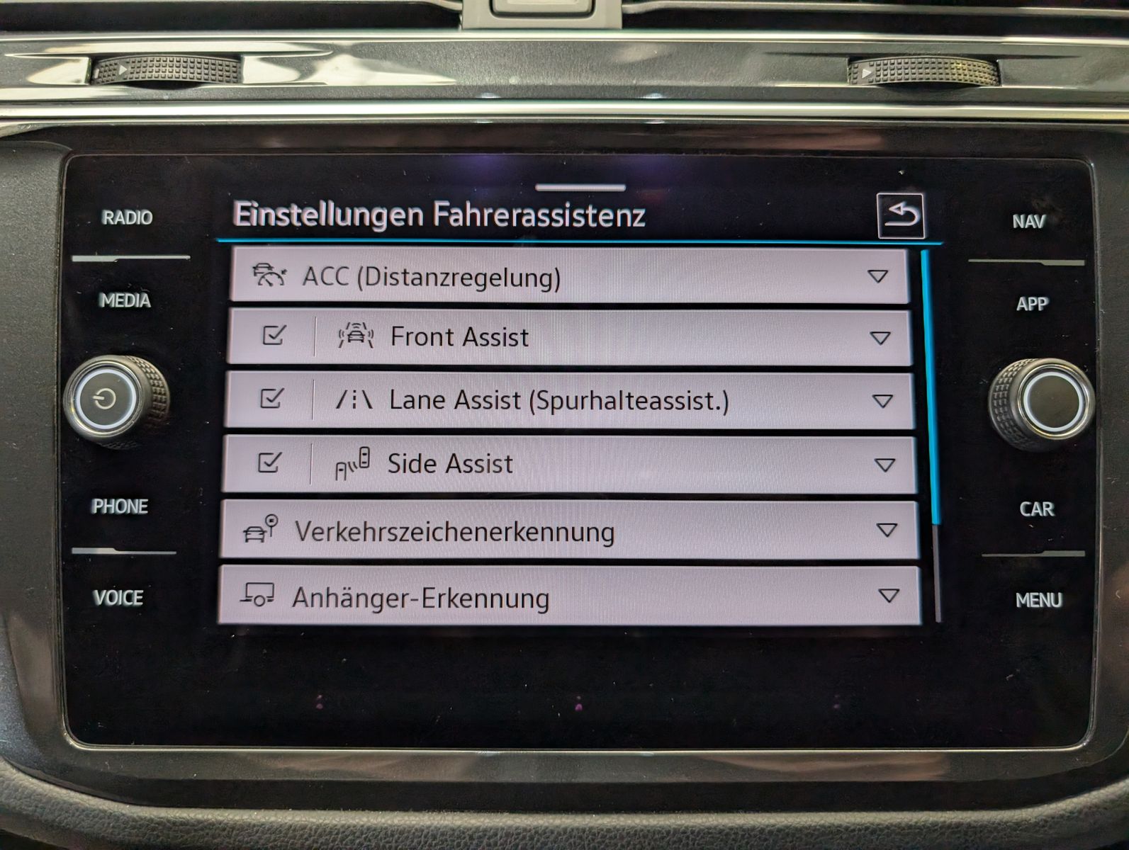 Fahrzeugabbildung Volkswagen Tiguan 2.0TSI R-Line 4M ACC HUD Cam StHz AHK 19"