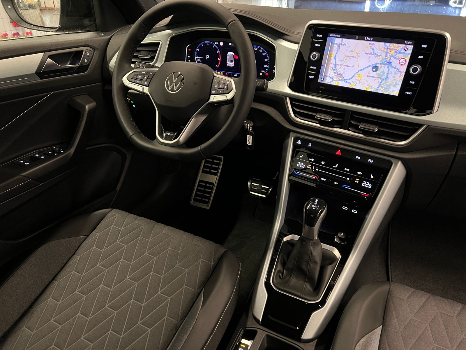 Fahrzeugabbildung Volkswagen T-Roc Cabriolet GOAL 1.5 TSI DSG *Navi, Sport-Pa