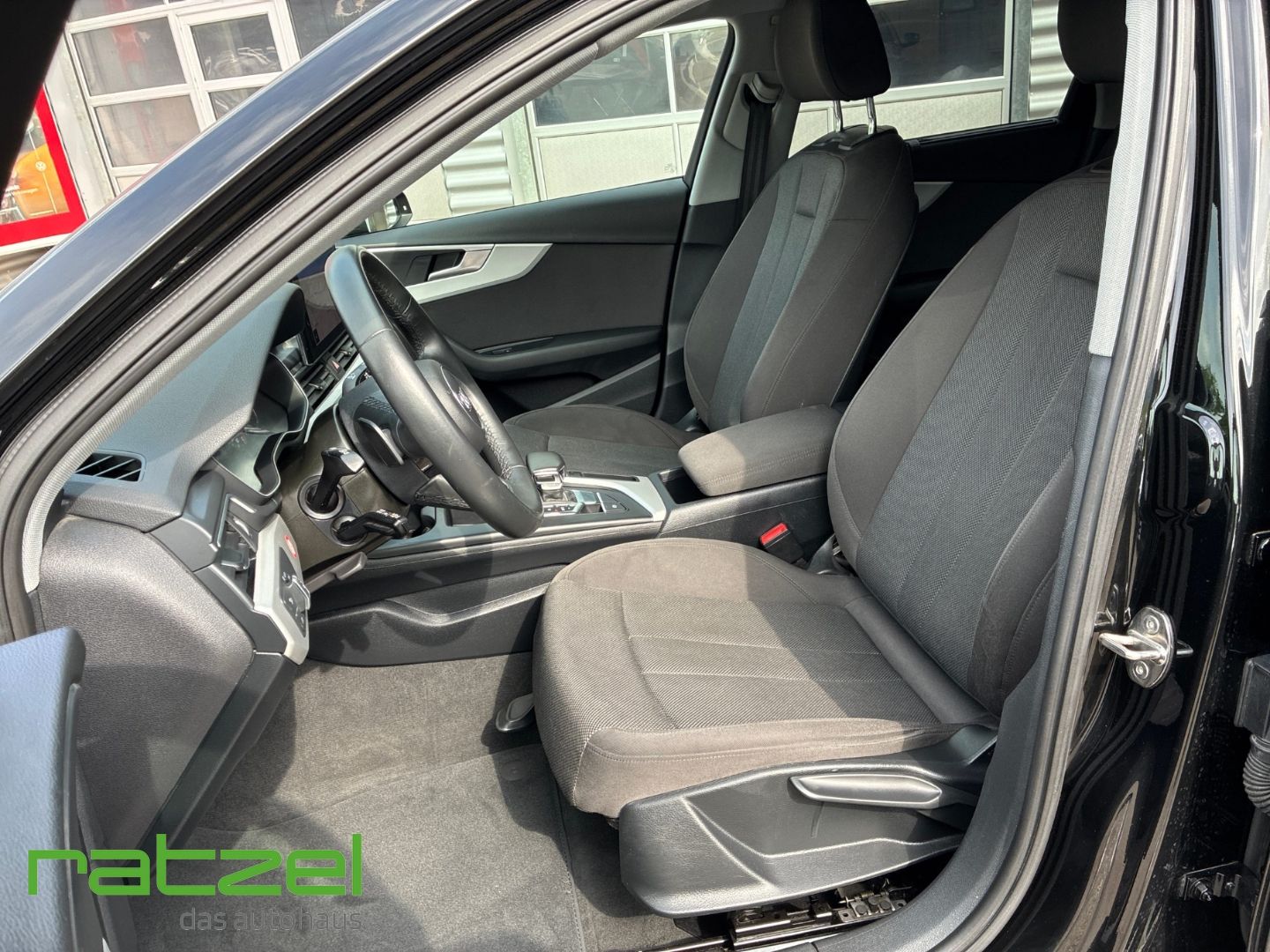 Fahrzeugabbildung Audi A4 Avant 35 TFSI S tronic Navi LED El. Heckklapp