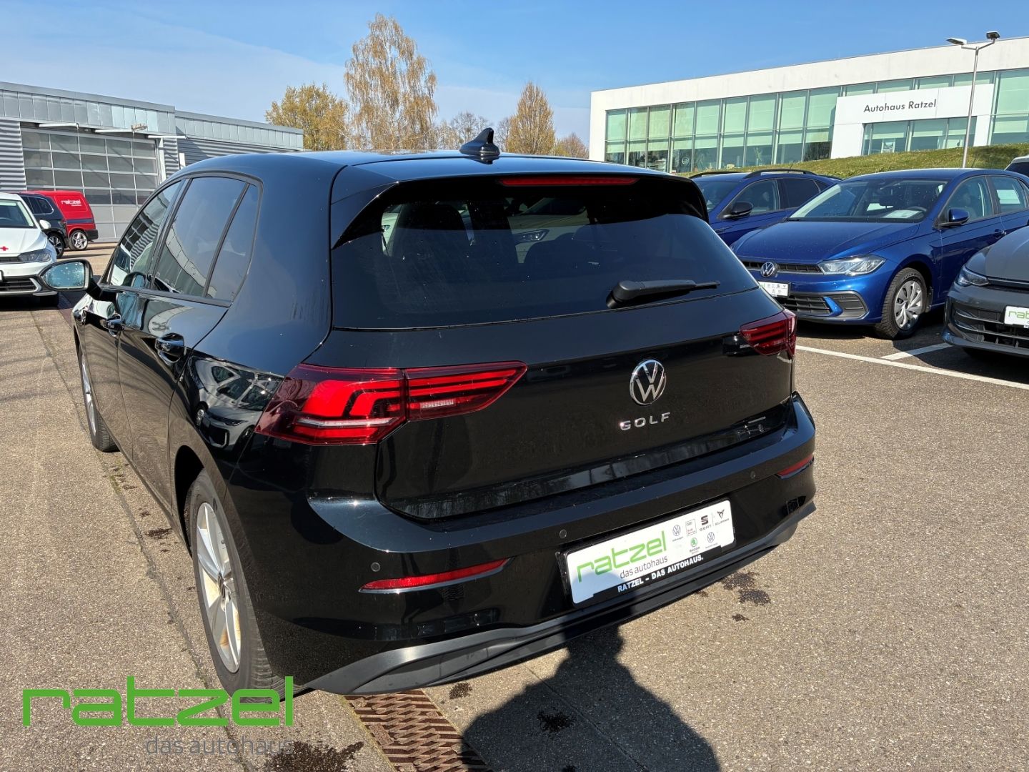 Fahrzeugabbildung Volkswagen Golf 1.5 Life TSI LED ACC App Connect Lane Assis
