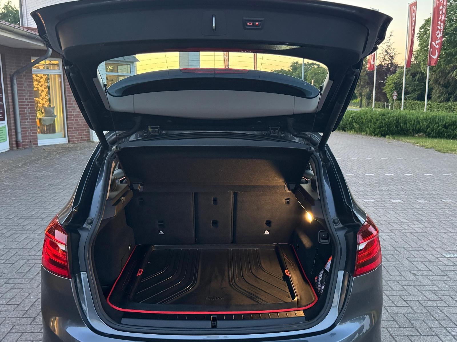 BMW 225i xDrive Sport Line/Pano/AHK/Kamer/H-up/Leder