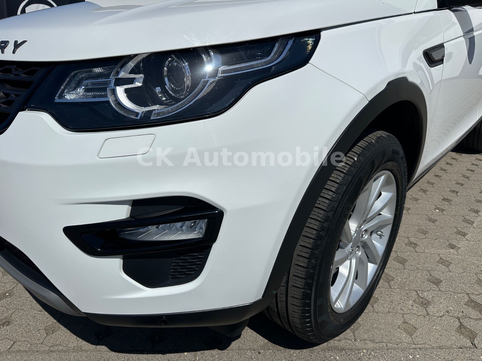 Fahrzeugabbildung Land Rover Discovery Sport 2.0 TD4 SE AWD/Navi/Bi-Xenon/Kam