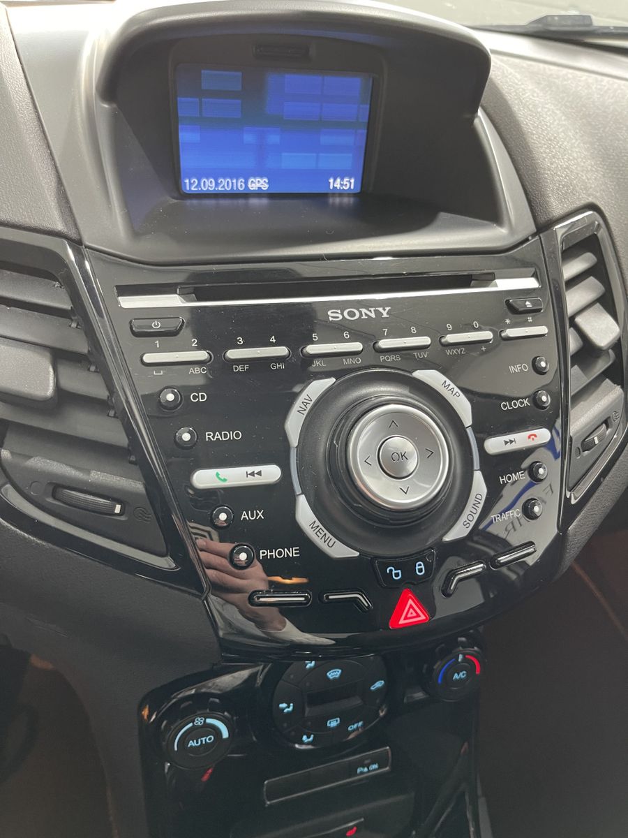 Fahrzeugabbildung Ford Fiesta Titanium1.5 TDCI*LED*MFL*Klima*PDC*