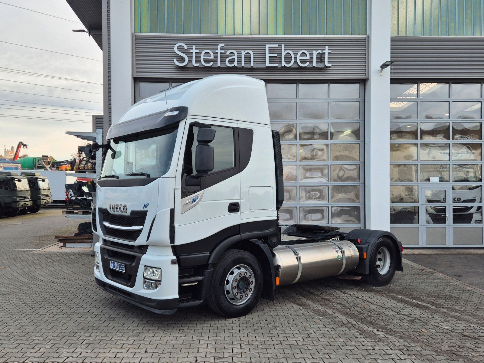 Fahrzeugabbildung Iveco Stralis 460NP LNG 4x2 3 Stück