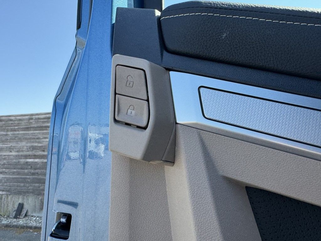Fahrzeugabbildung DAF FT XG  530 BLAU METALLIC Limited Edition