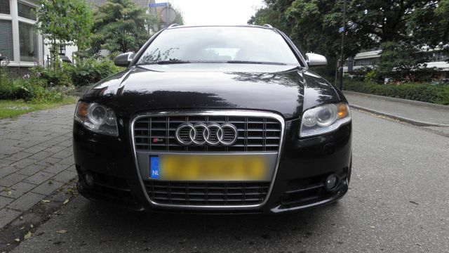 Audi AUDI S4 Avant V8 typ B7 in absolute Sammle...