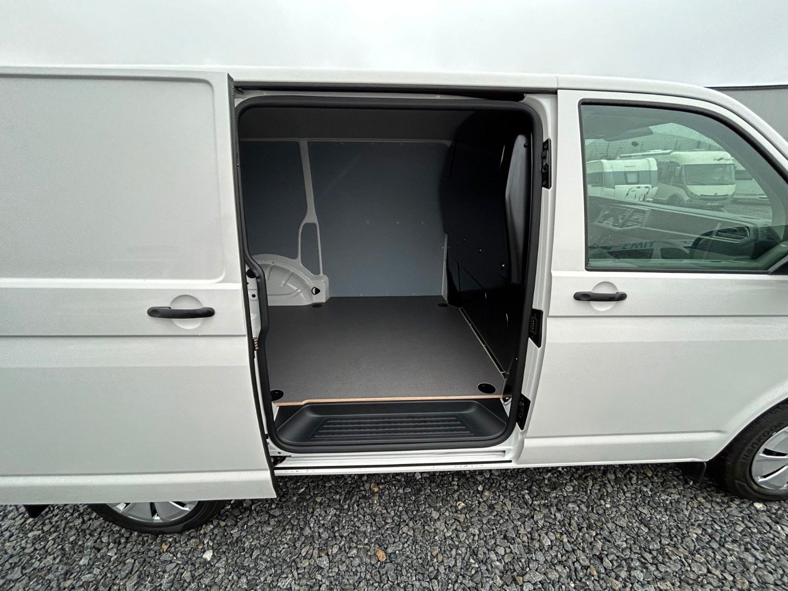 Fahrzeugabbildung Volkswagen T6.1 Transporter 2,0 TDI   Klima  Flügeltüren