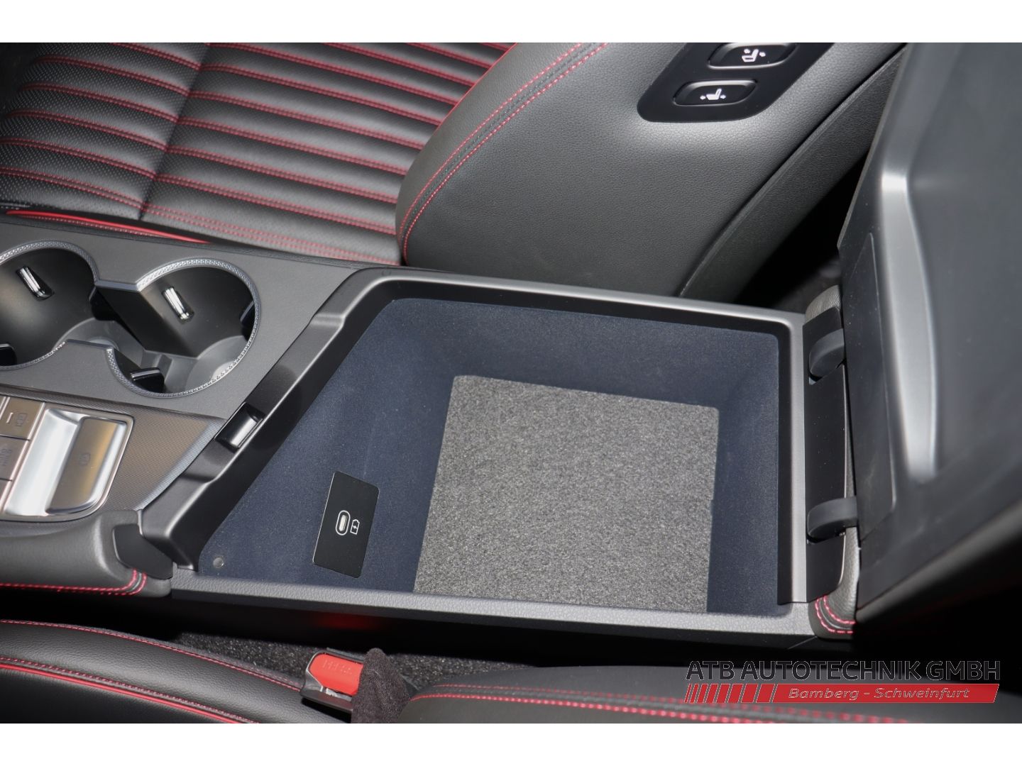 Fahrzeugabbildung Genesis G70 Shooting Brake 2.0T PLUS 4WD SPORT, Sitz, In