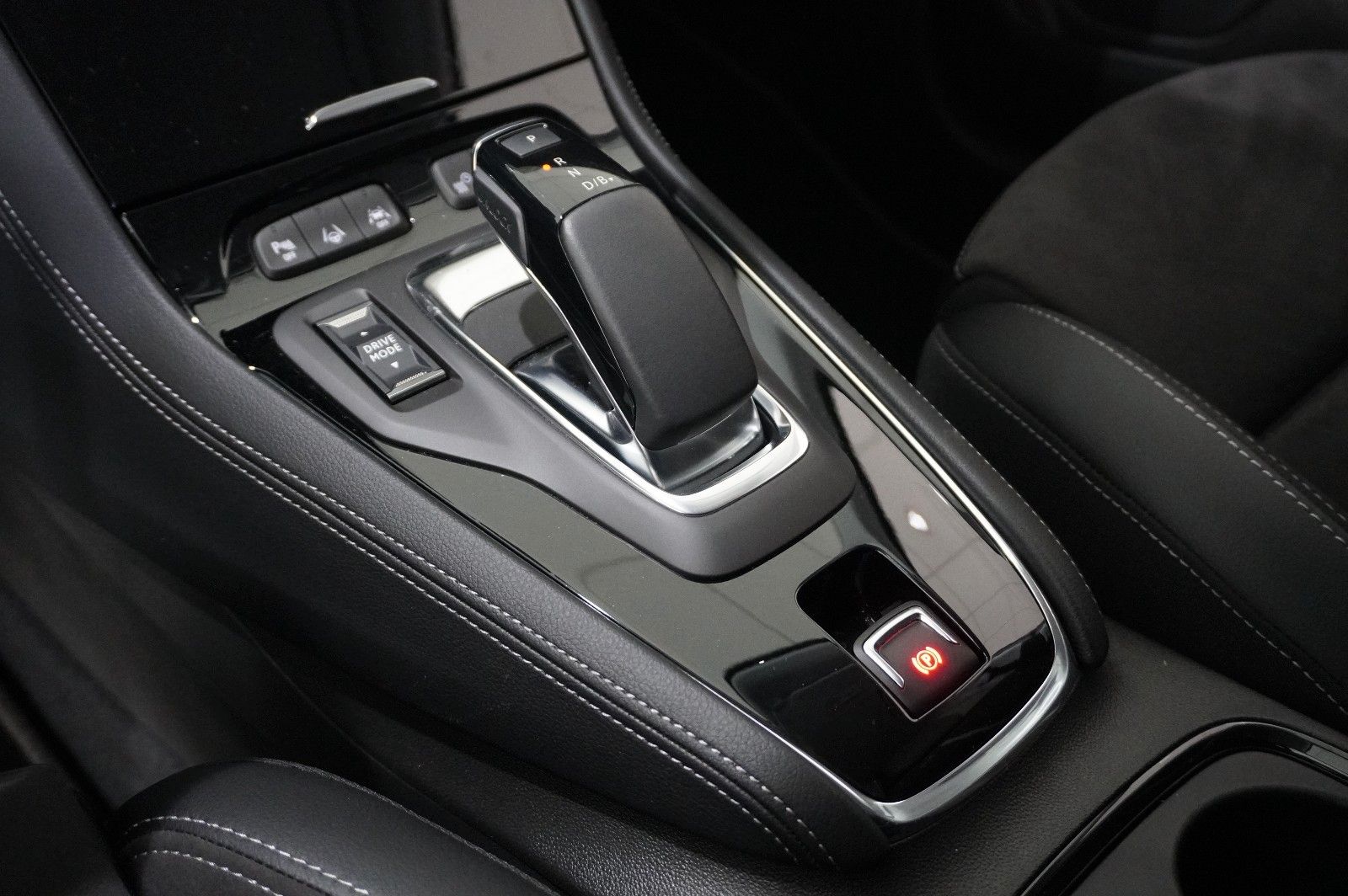 Fahrzeugabbildung Opel Grandland (X) 1.6T GSe 4HYBRID NAVI/LED/KAMERA