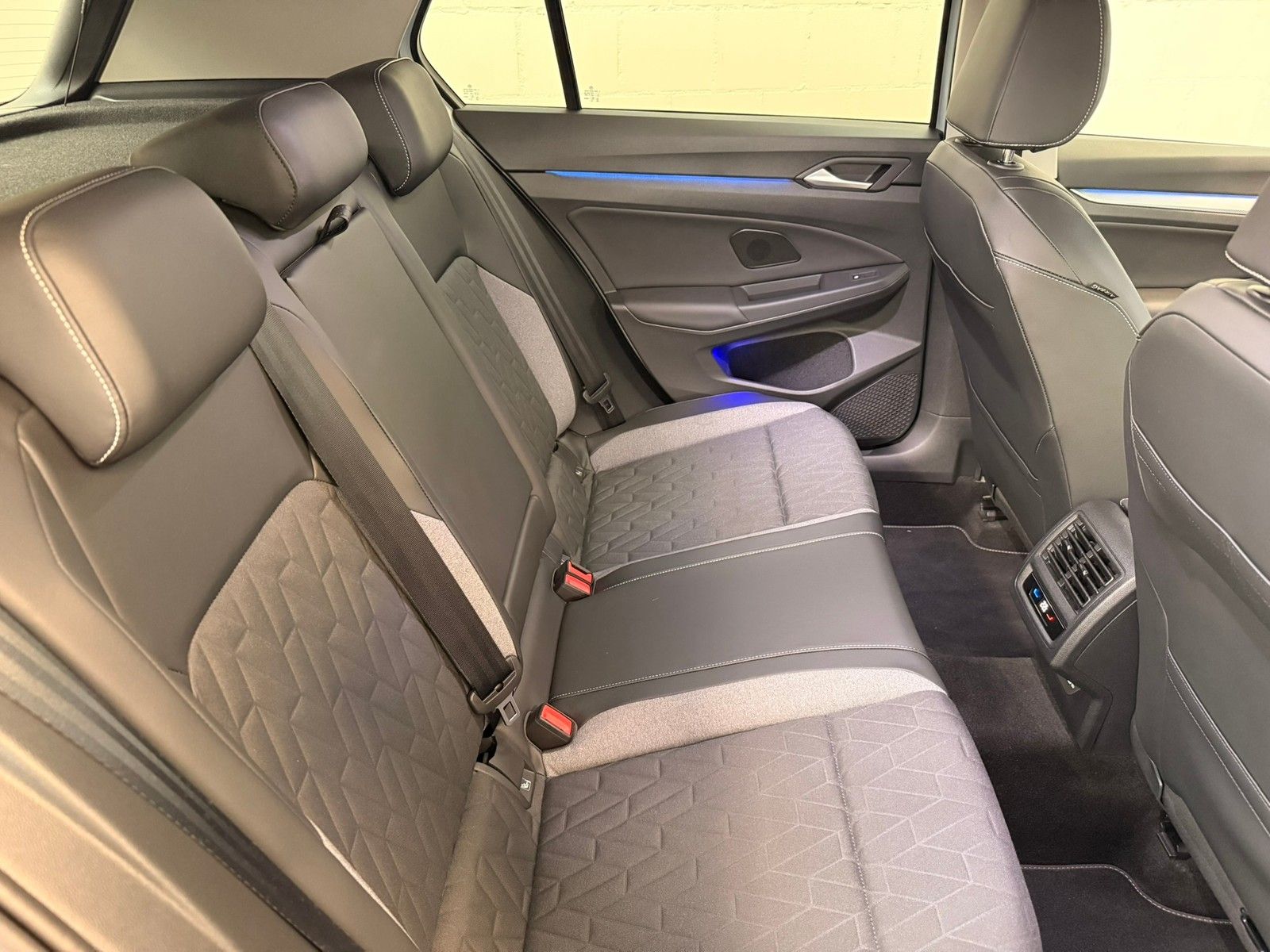 Fahrzeugabbildung Volkswagen Golf 1.5TSI Goal +Kamera+App+Navi +5 Jahre NW Ga