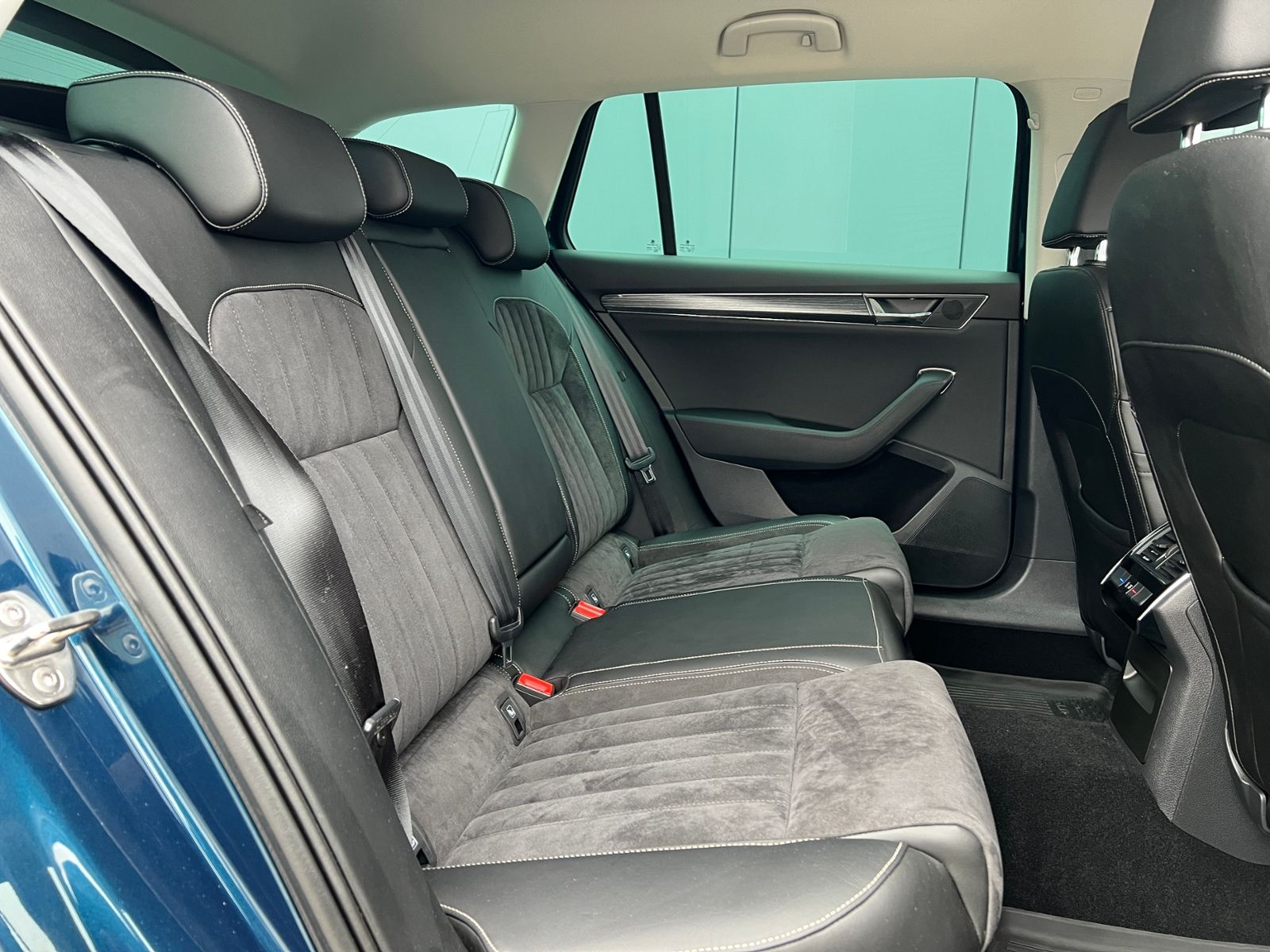 Fahrzeugabbildung SKODA Superb Combi Style 2.0 TDI DSG 4x4 *Navi, Sounds