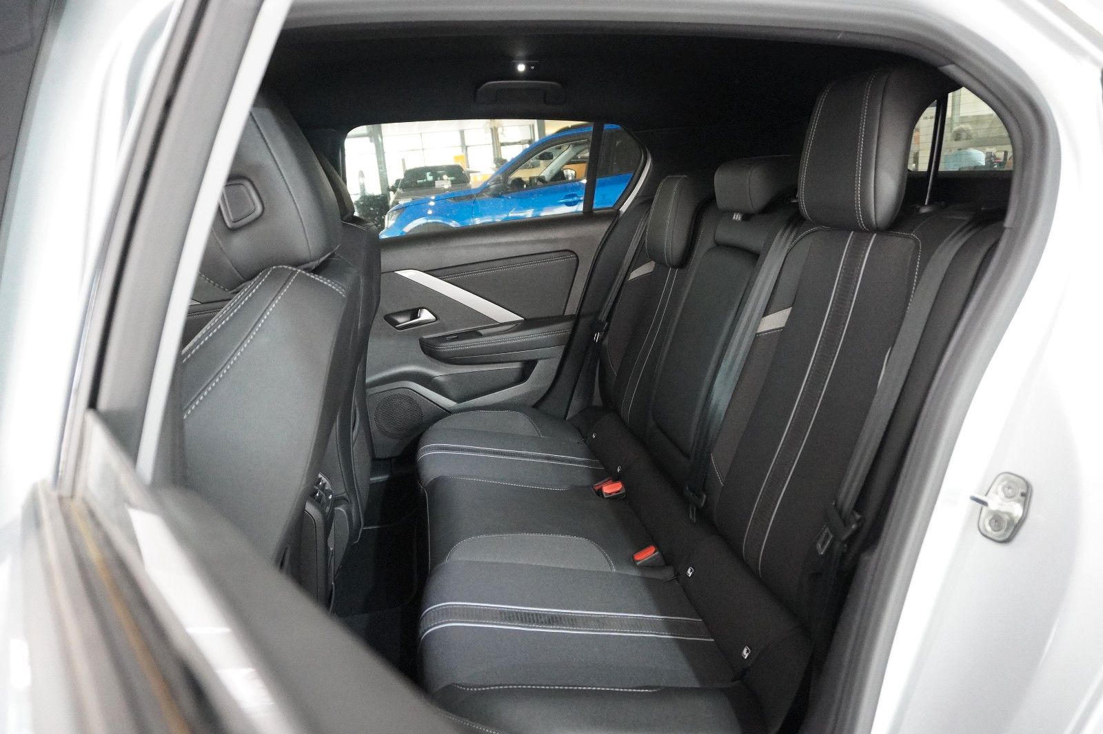 Fahrzeugabbildung Opel Astra L Lim. 1.6 HYBRID GS SPORT NAVI/360°/SPORT