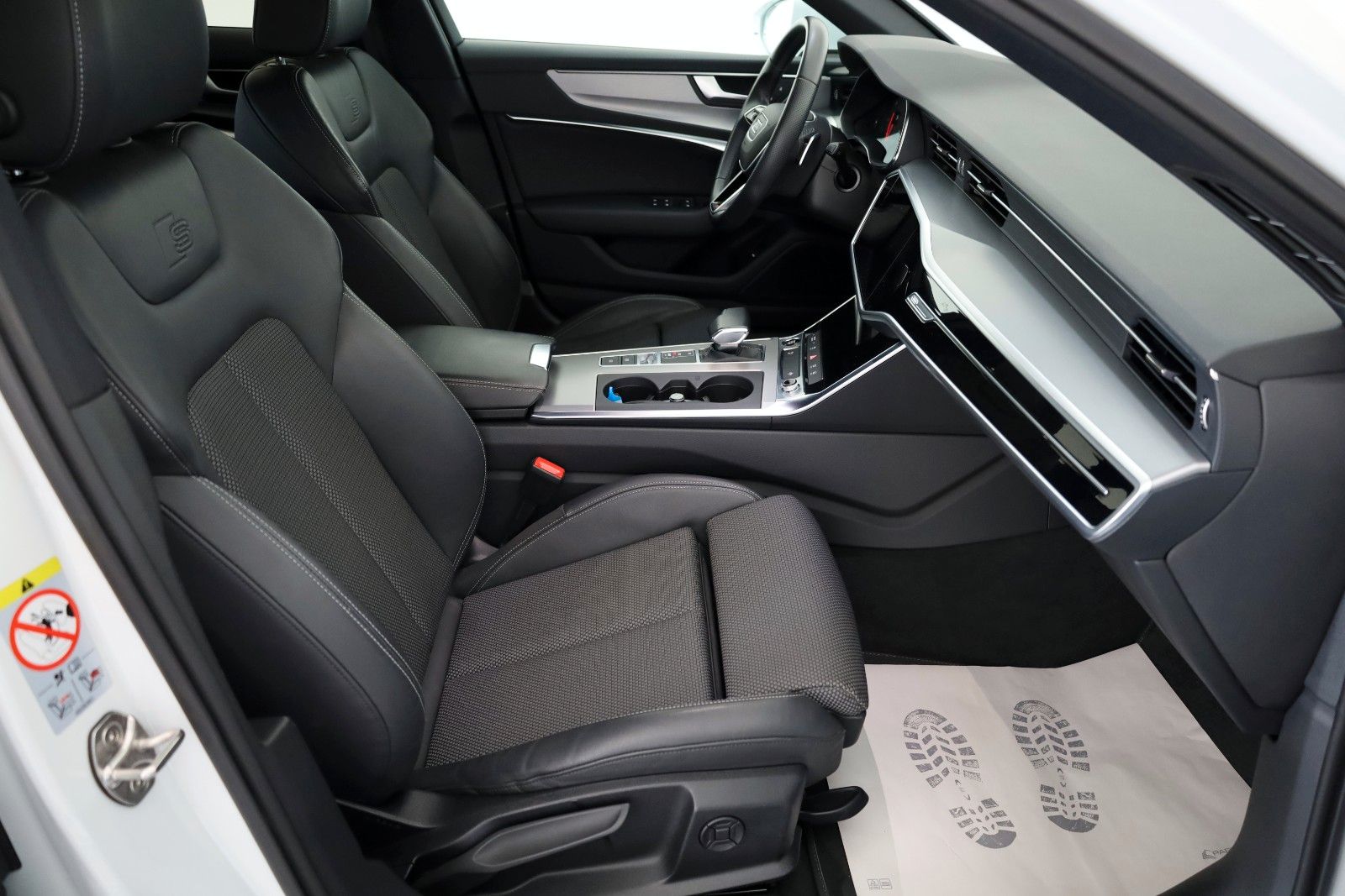Fahrzeugabbildung Audi A6 Avant 40TDI S Line T.Leder,Navi,LED,Kamera,WR