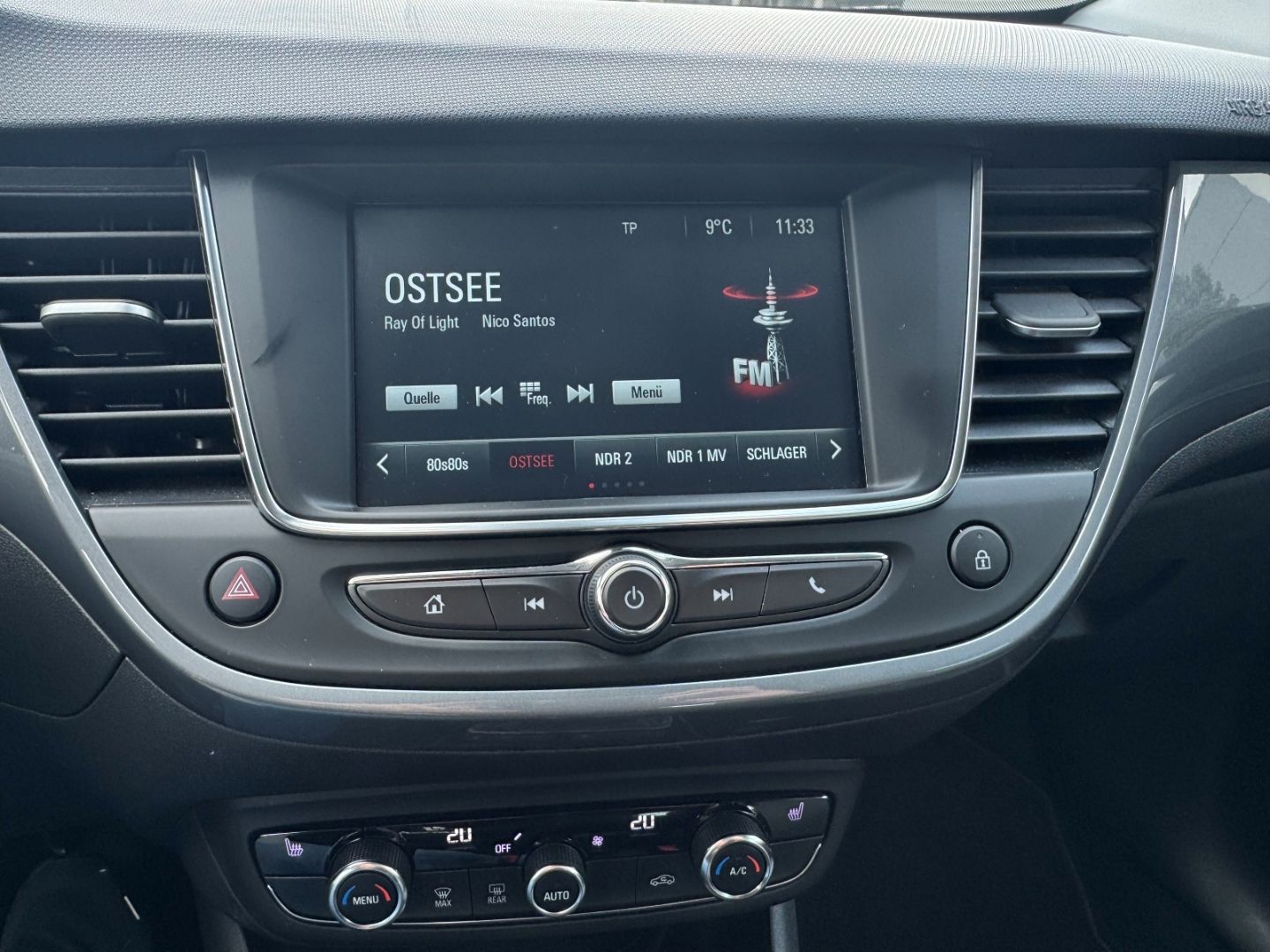 Fahrzeugabbildung Opel Crossland Elegance 1.2 Turbo mit AHK