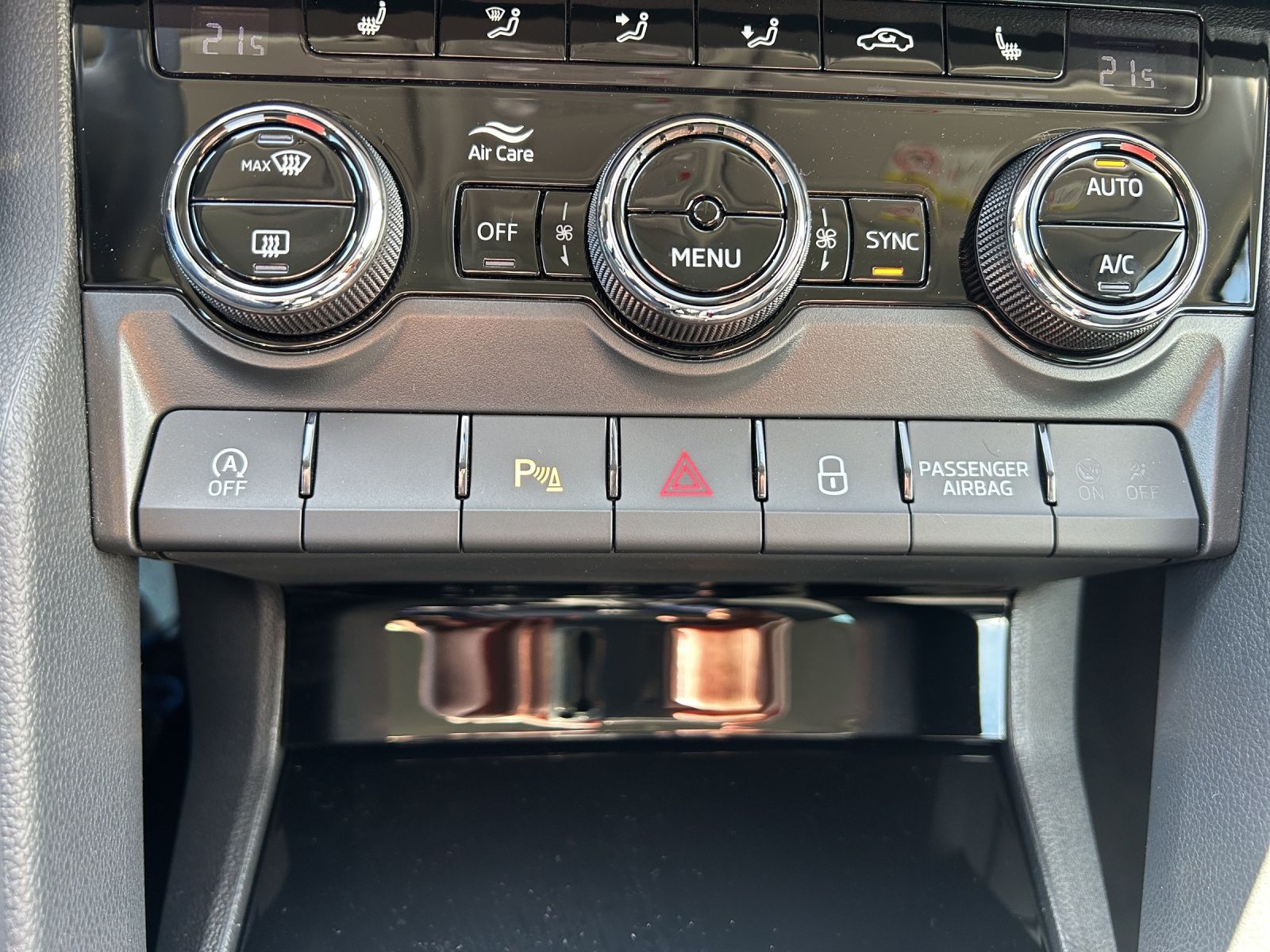 Fahrzeugabbildung SKODA Karoq 1.5 TSI Balance 3J ASG ACC MATRIX AHK RFK