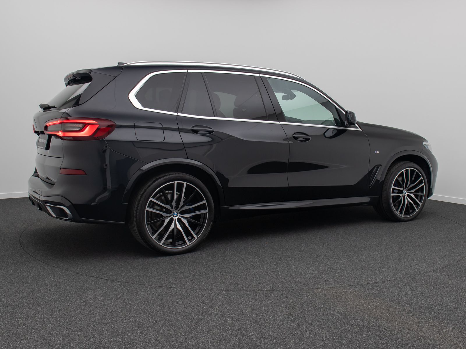 Fahrzeugabbildung BMW X5 xD30d M Sport B&W HUD DAB Panorama 22Zoll