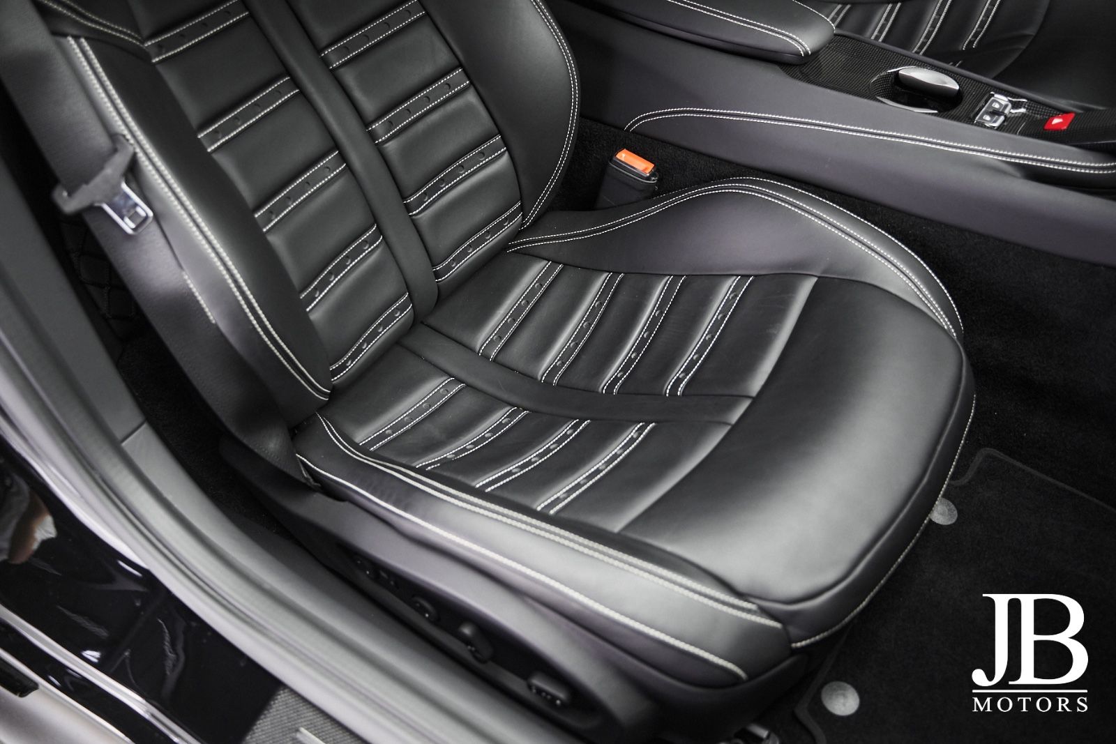 Fahrzeugabbildung Ferrari F12 Carbon Lift LED JBL Kamera Electric Seats