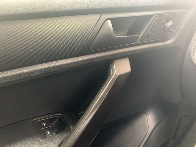 Fahrzeugabbildung Volkswagen Caddy Kasten Kurz 2.0 TDI KLIMA RADIO PDC REGALS