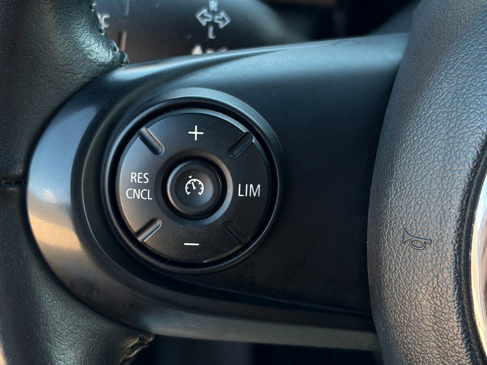 Fahrzeugabbildung MINI Cooper Cabrio SHZ PDC 2Z Klima Navi CarPlay LED
