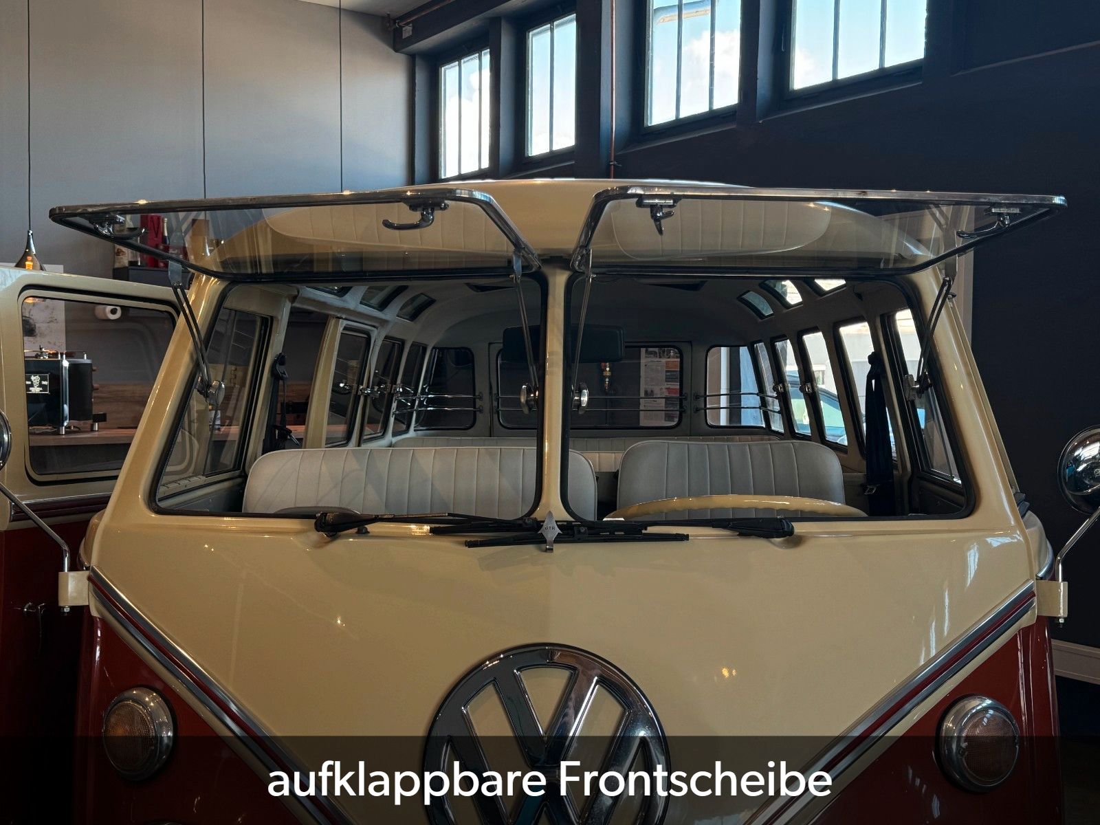 Fahrzeugabbildung Volkswagen T1 Samba 9-Sitzer Faltdach mit Panoramafenstern