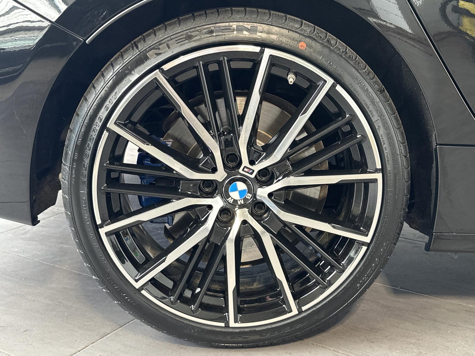 BMW M135i xDrive NAV+LED+KEYLESS+KAMERA+H&K+19ZO+1HD