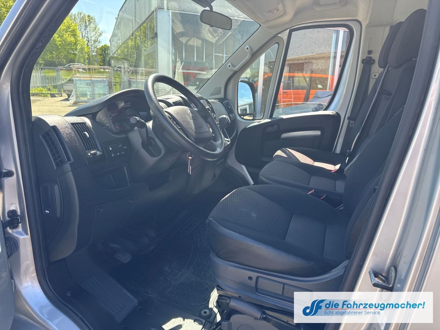 Fahrzeugabbildung Peugeot Boxer Kasten 330 L1H1 Pro BlueHDi 140 Stop&Start