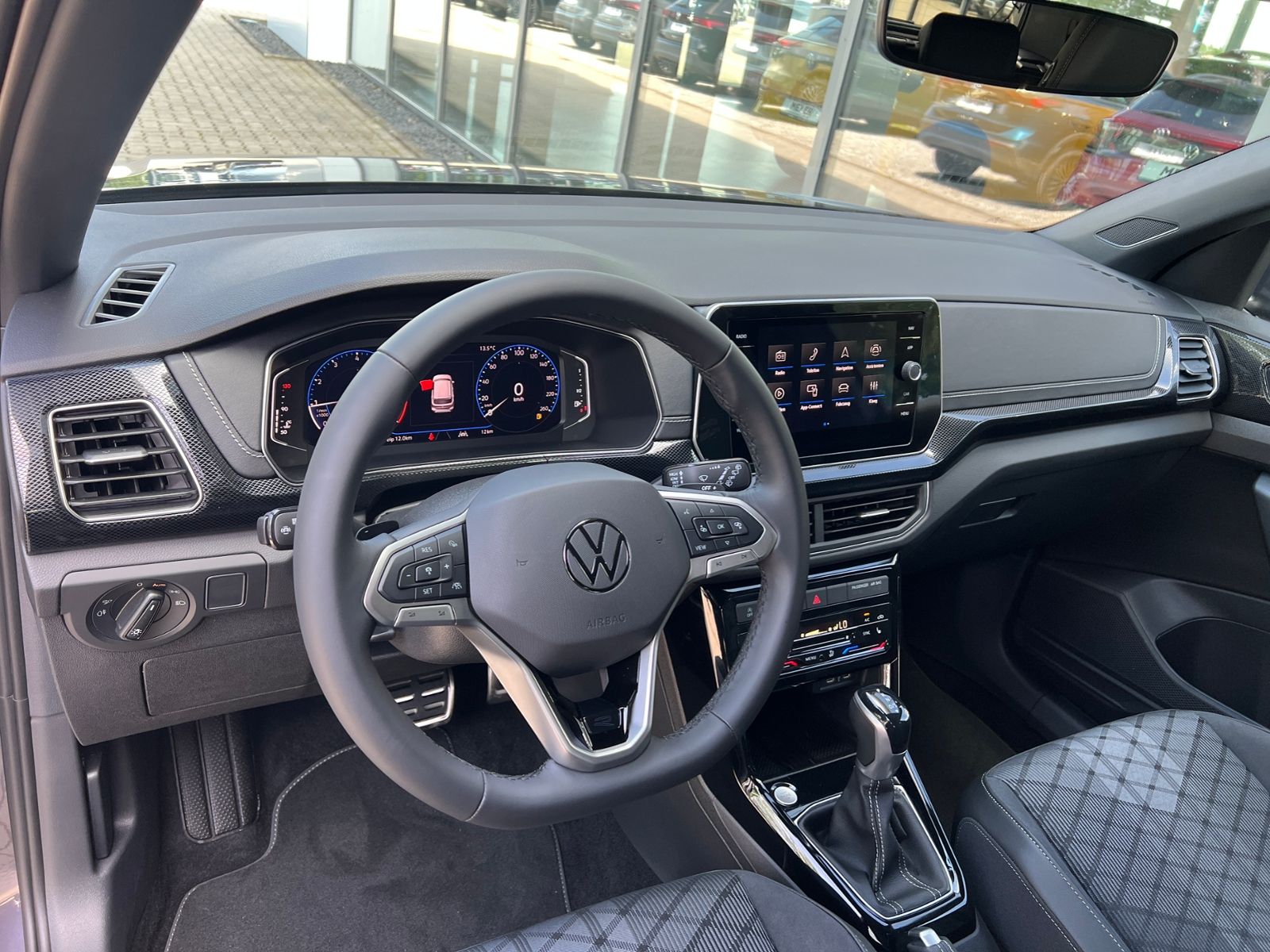 Fahrzeugabbildung Volkswagen T-Cross R-Line 1.5 TSI DSG *AHK,IQ.LIGHT,ACC,App