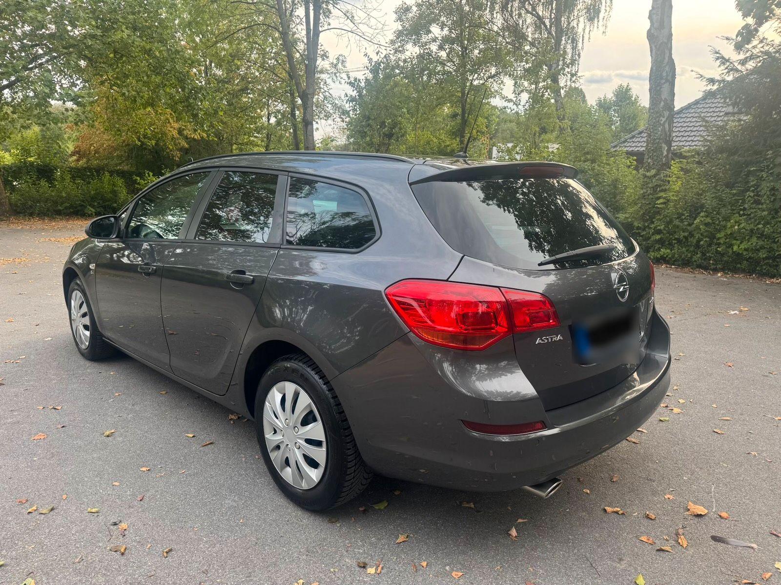 Opel Astra 2012 — engine 140 HP (103kW)